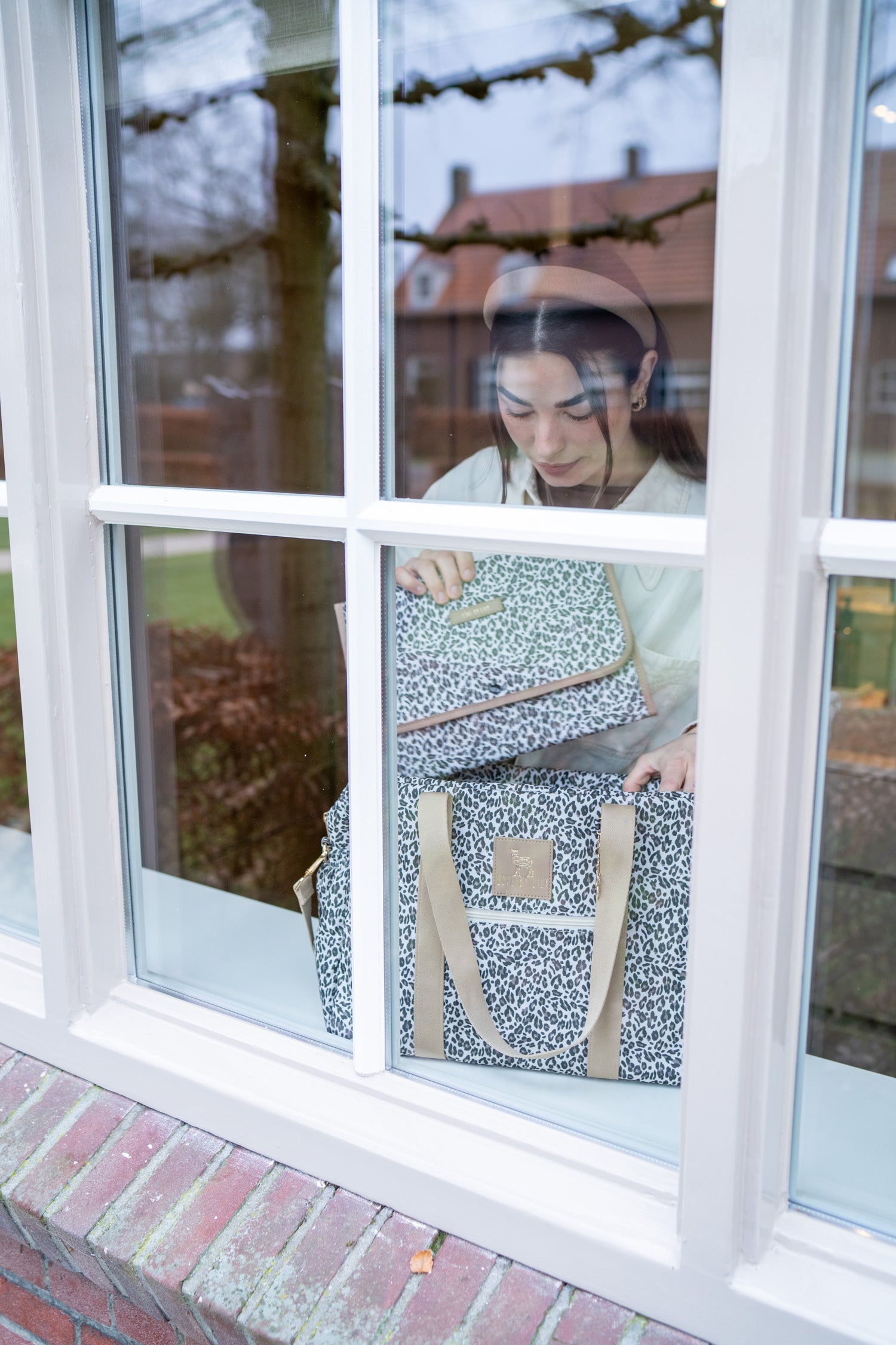 The Lily Daily – Snow Leopard