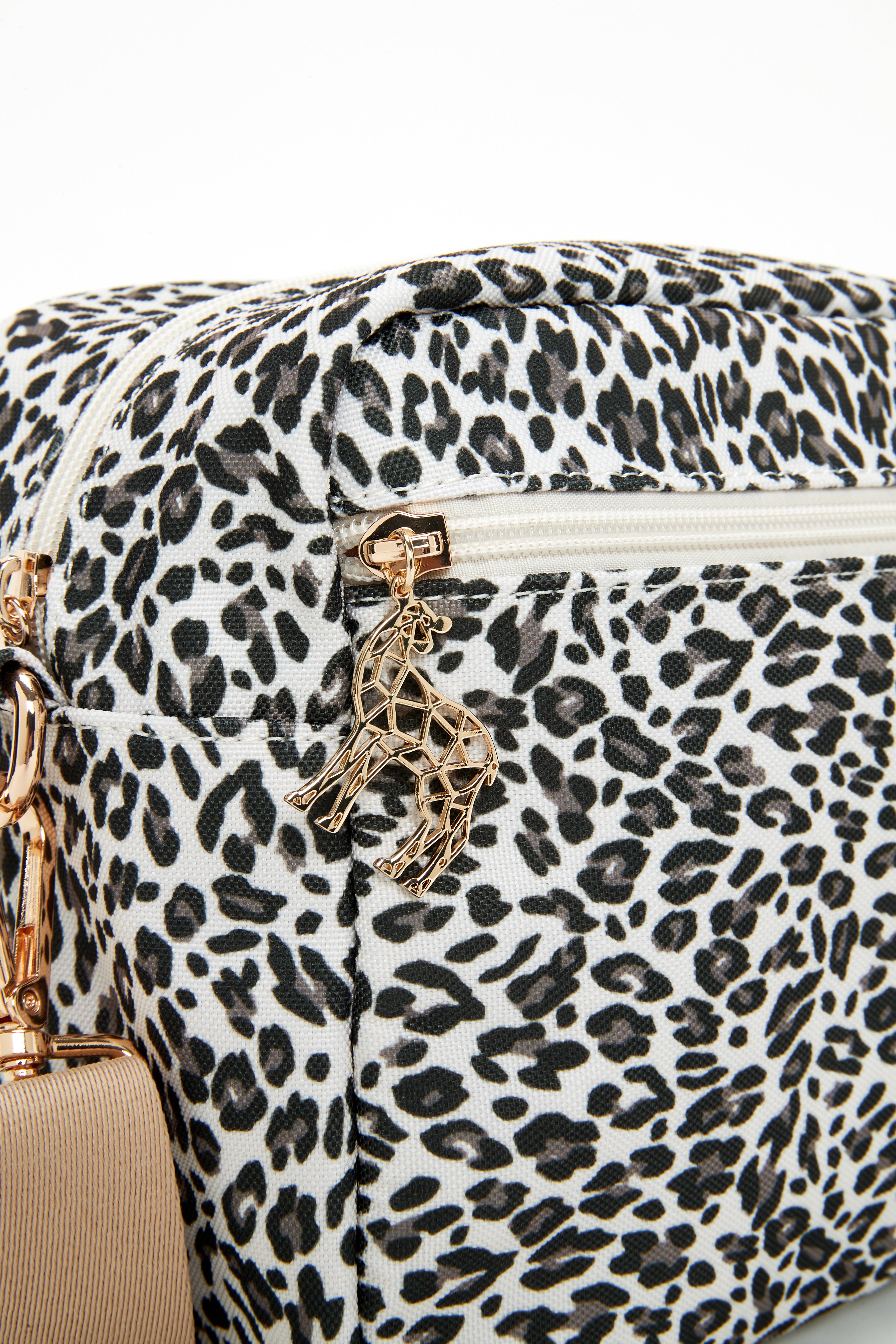 The Lily Pocket – Snow Leopard