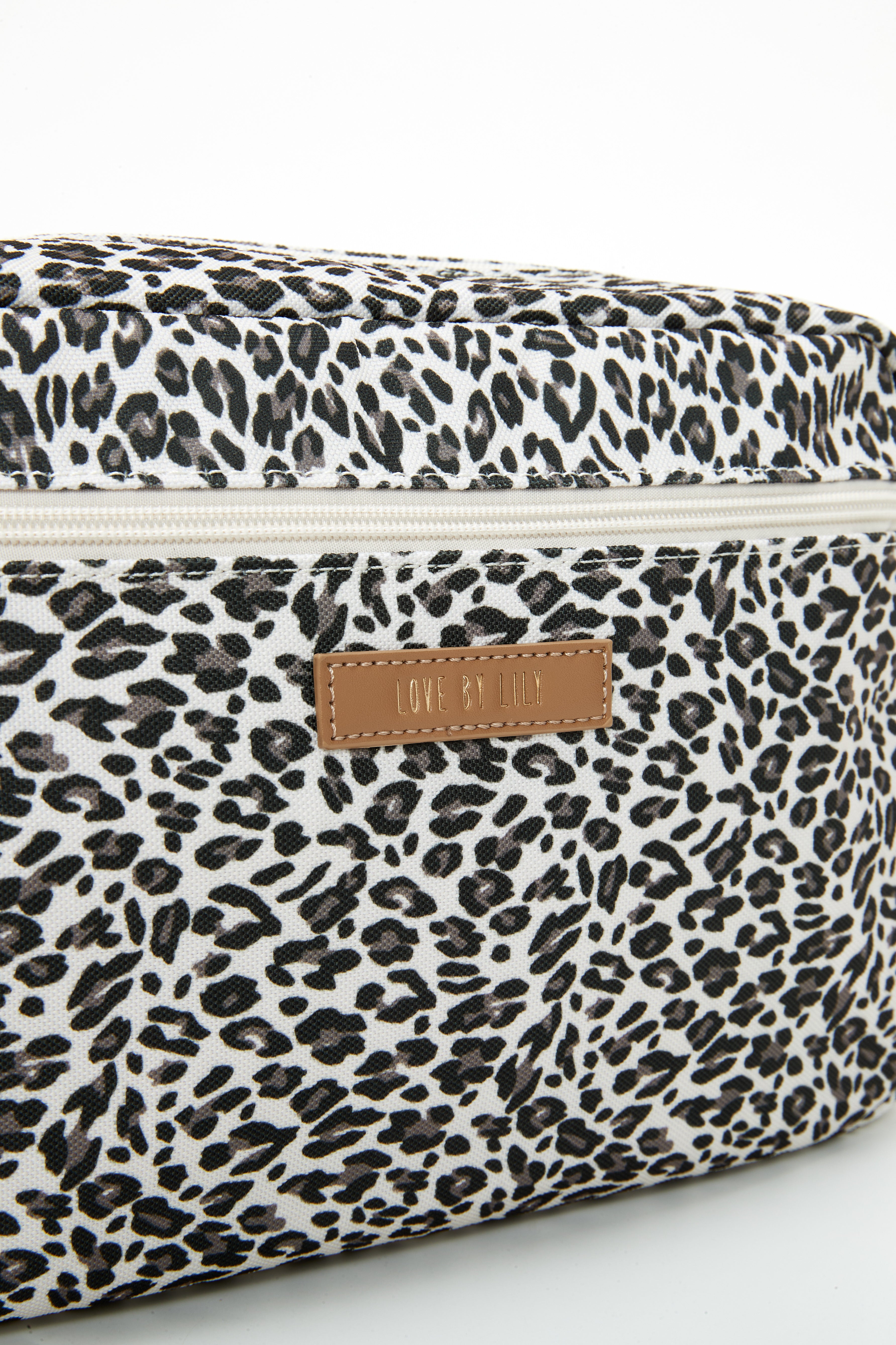 The Lily Pocket – Snow Leopard