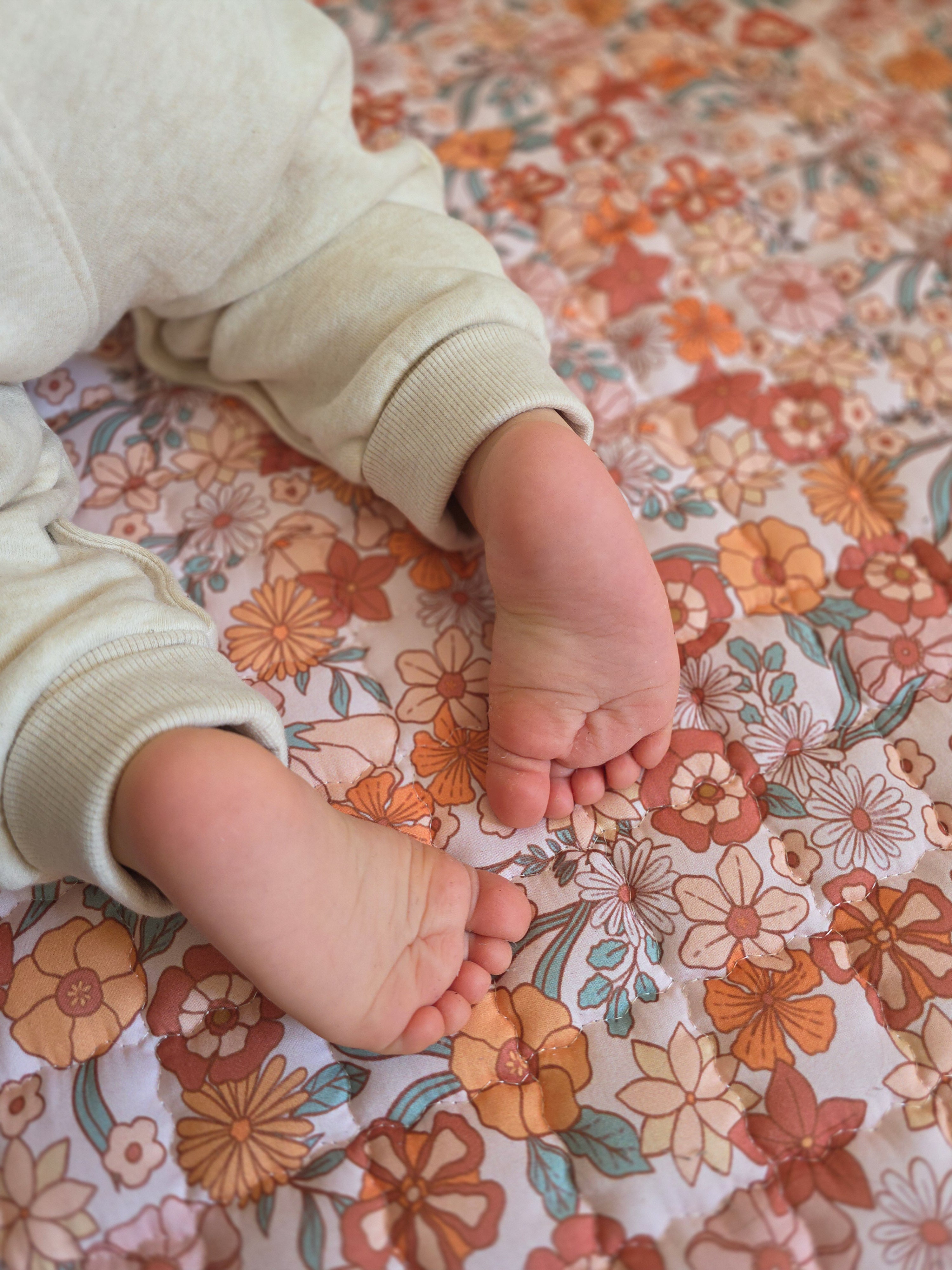 Love by Lily speelkleed met leuke bloemetjes in vrolijke kleuren.