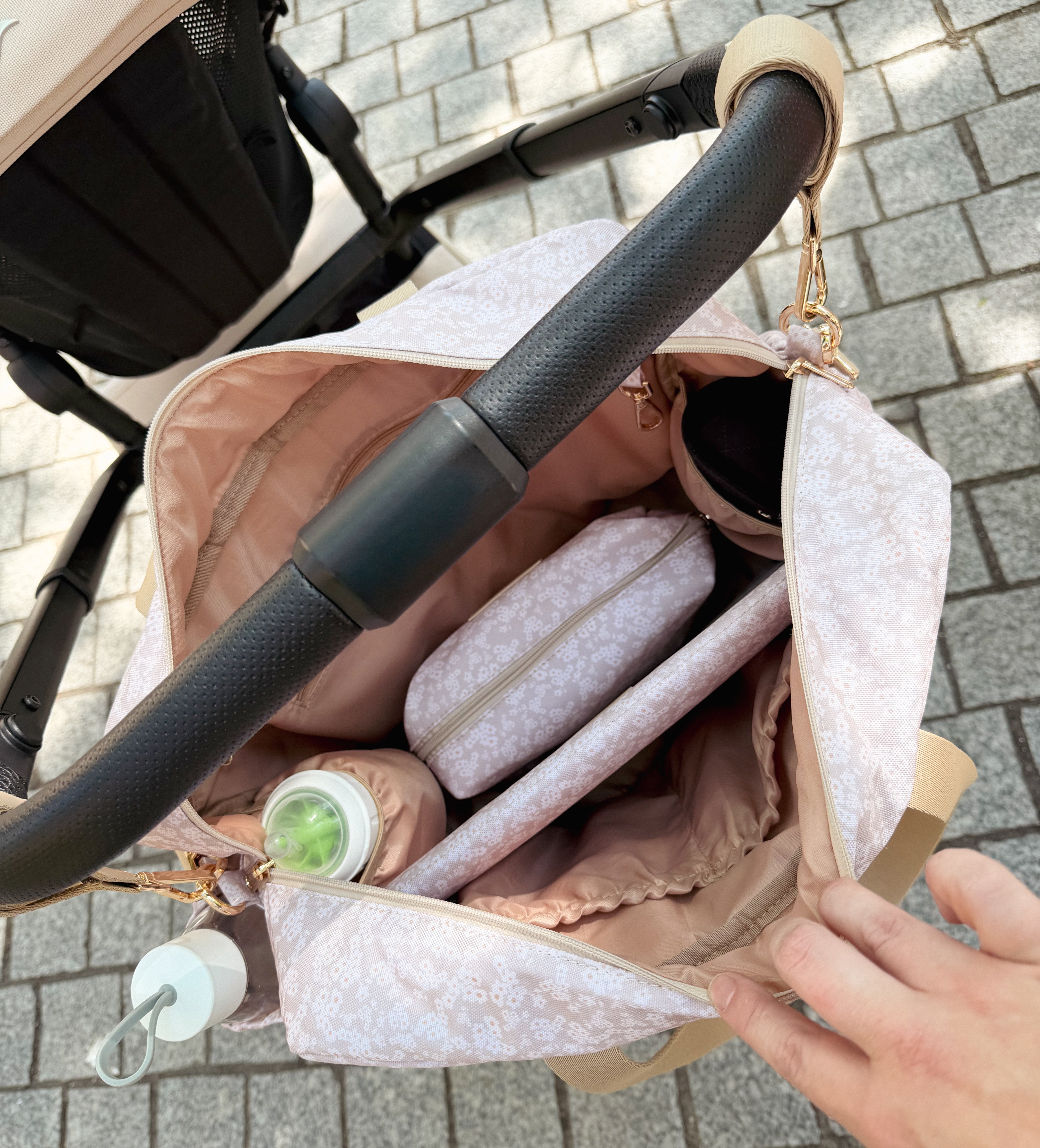 Care Pouch – Little Daisies