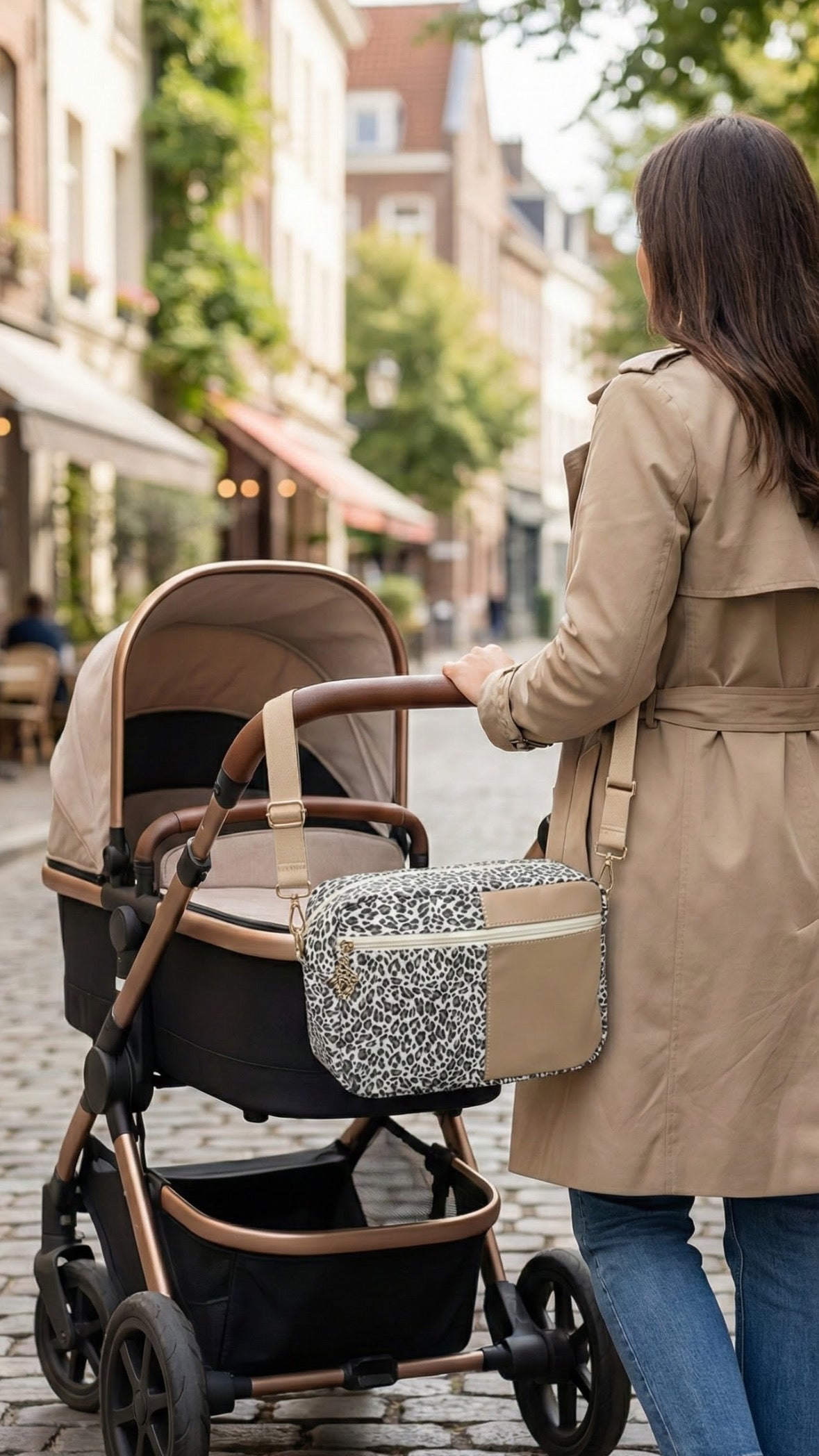 The Lily Pocket - Snow Leopard