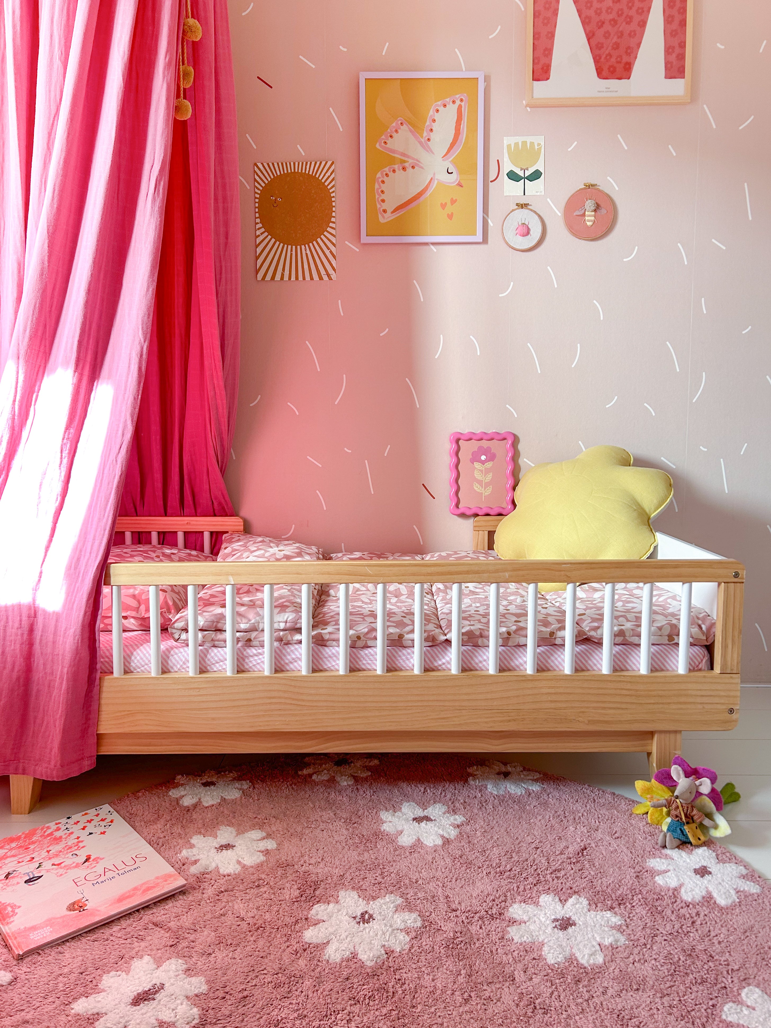 Meisjeskamer vloerkleed in roze kleur. Gemaakt van 100% natuurlijke materialen en kleurstoffen, voorzien van anti-slip onderlaag.