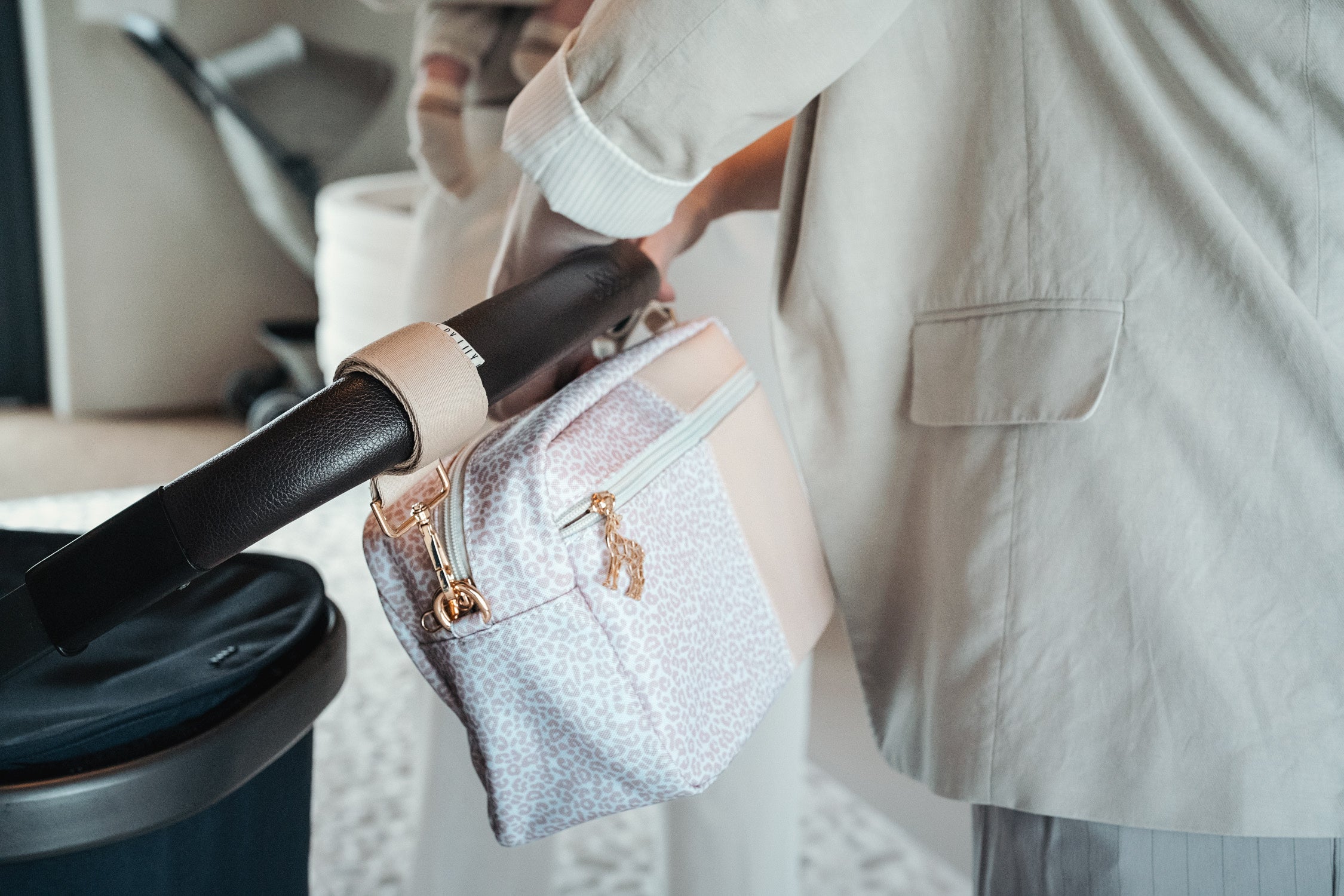 The Lily Pocket – Latte Leopard