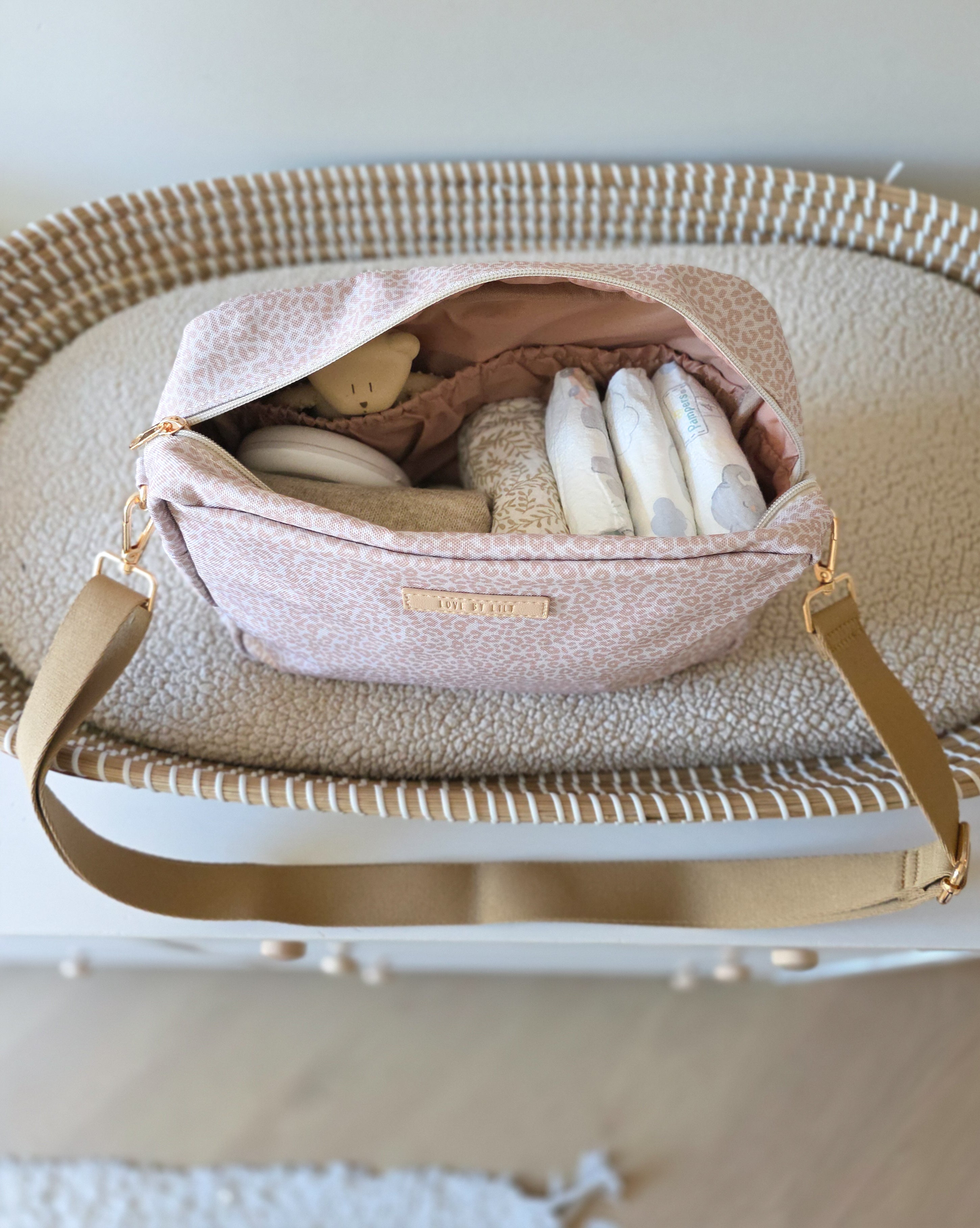 The Lily Pocket – Latte Leopard