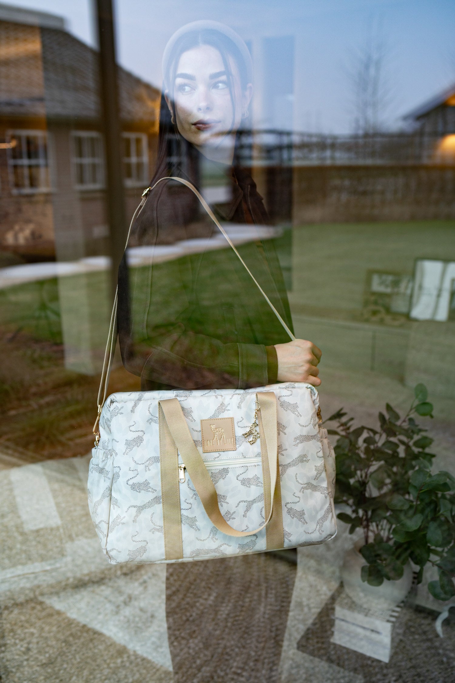 The Lily Daily – Beige Panther