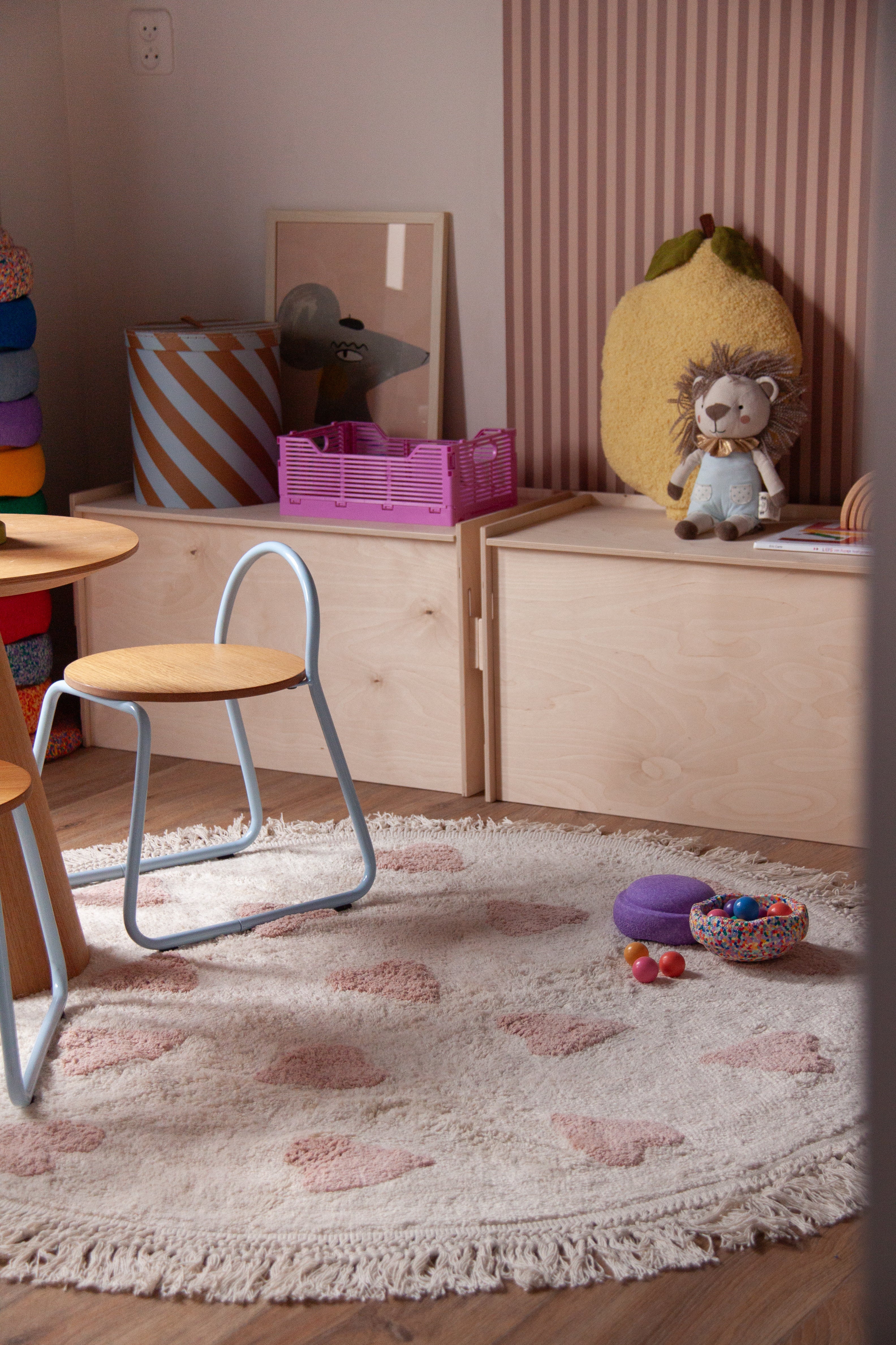 Blush Hearts speel- en vloerkleed, zacht en comfortabel gewatteerd.