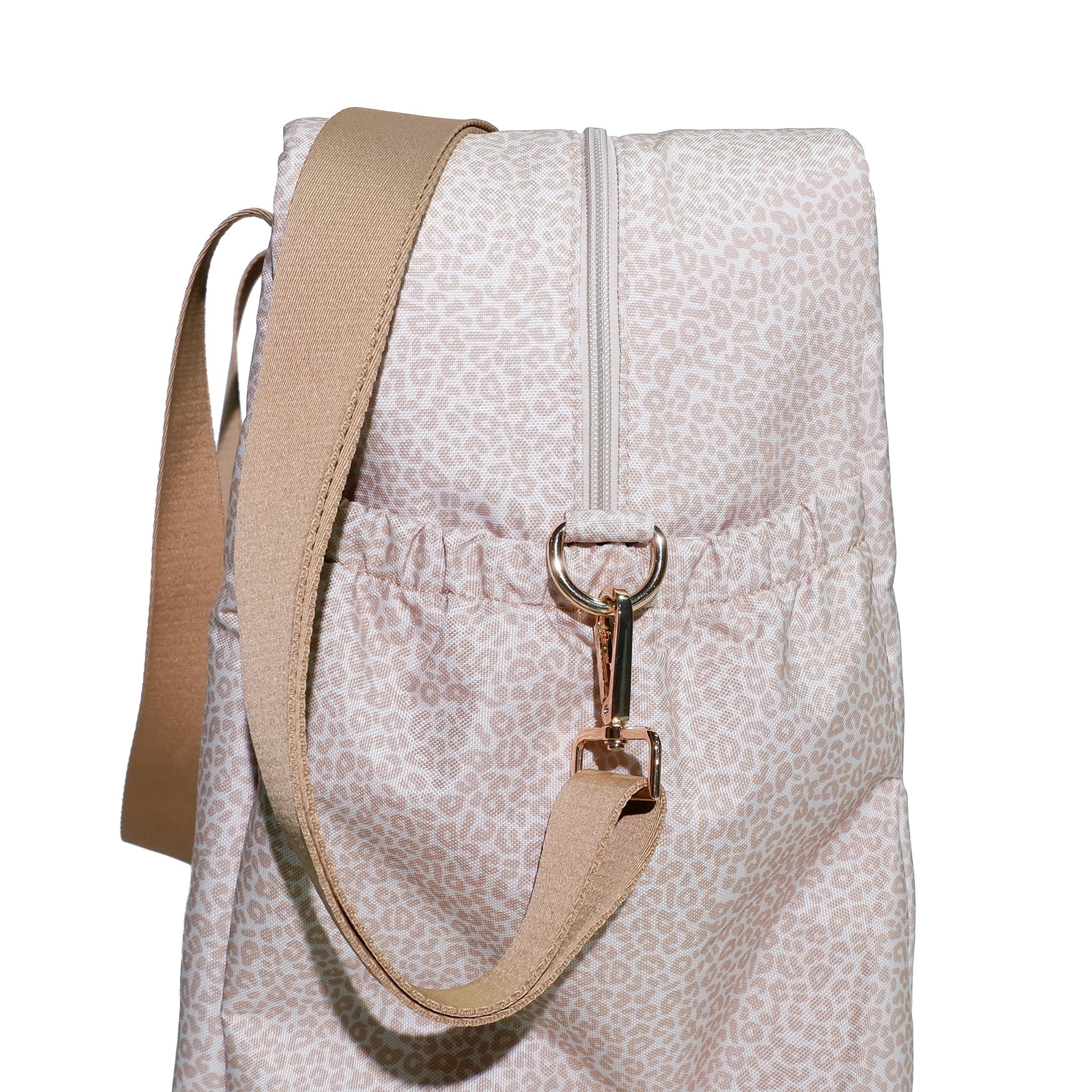 Grote luiertas met warme leopardprint – perfect voor reizen en dagjes weg.