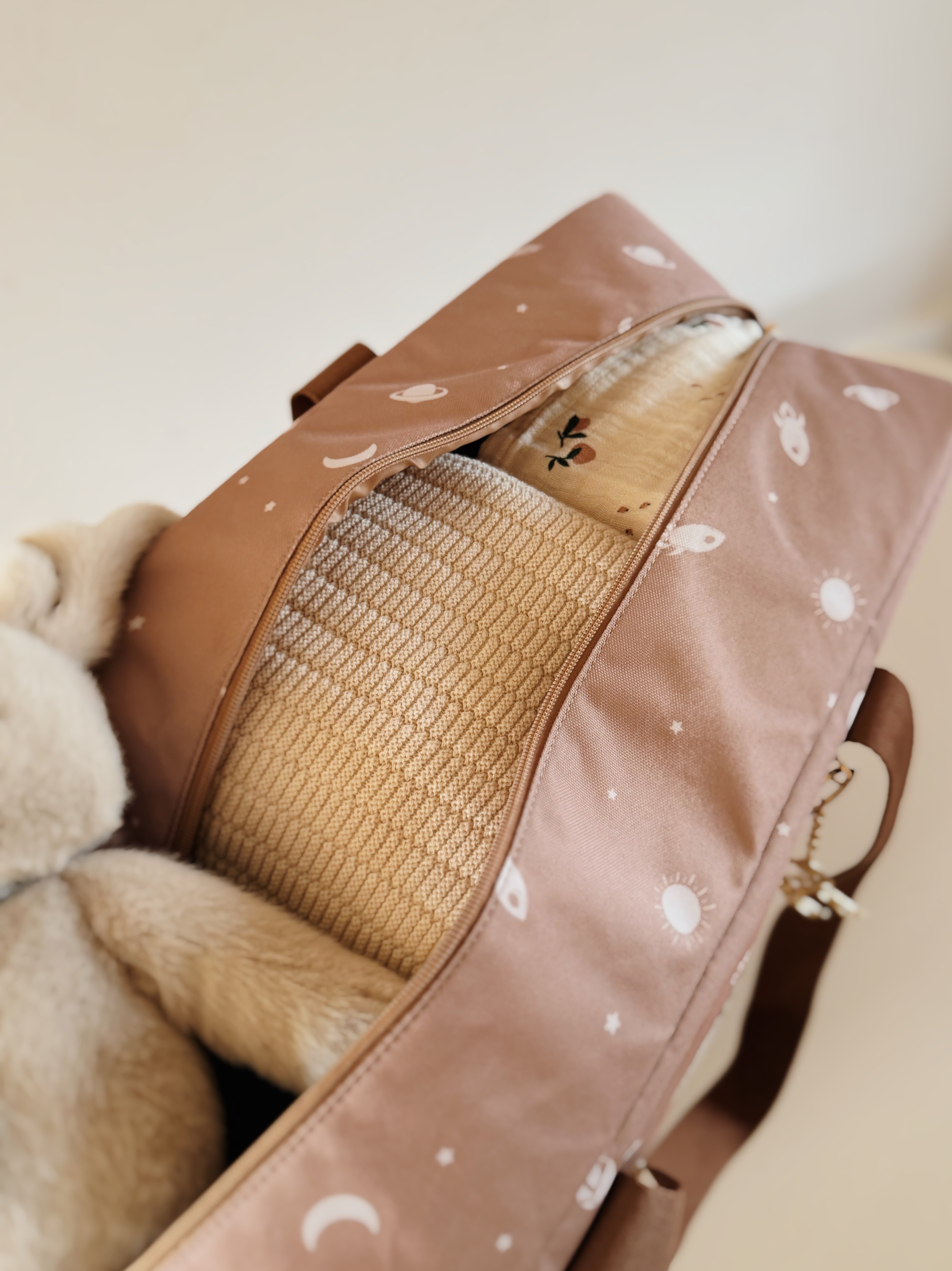 My Universe luiertas – praktische en trendy tas met sterren en planeten motief.