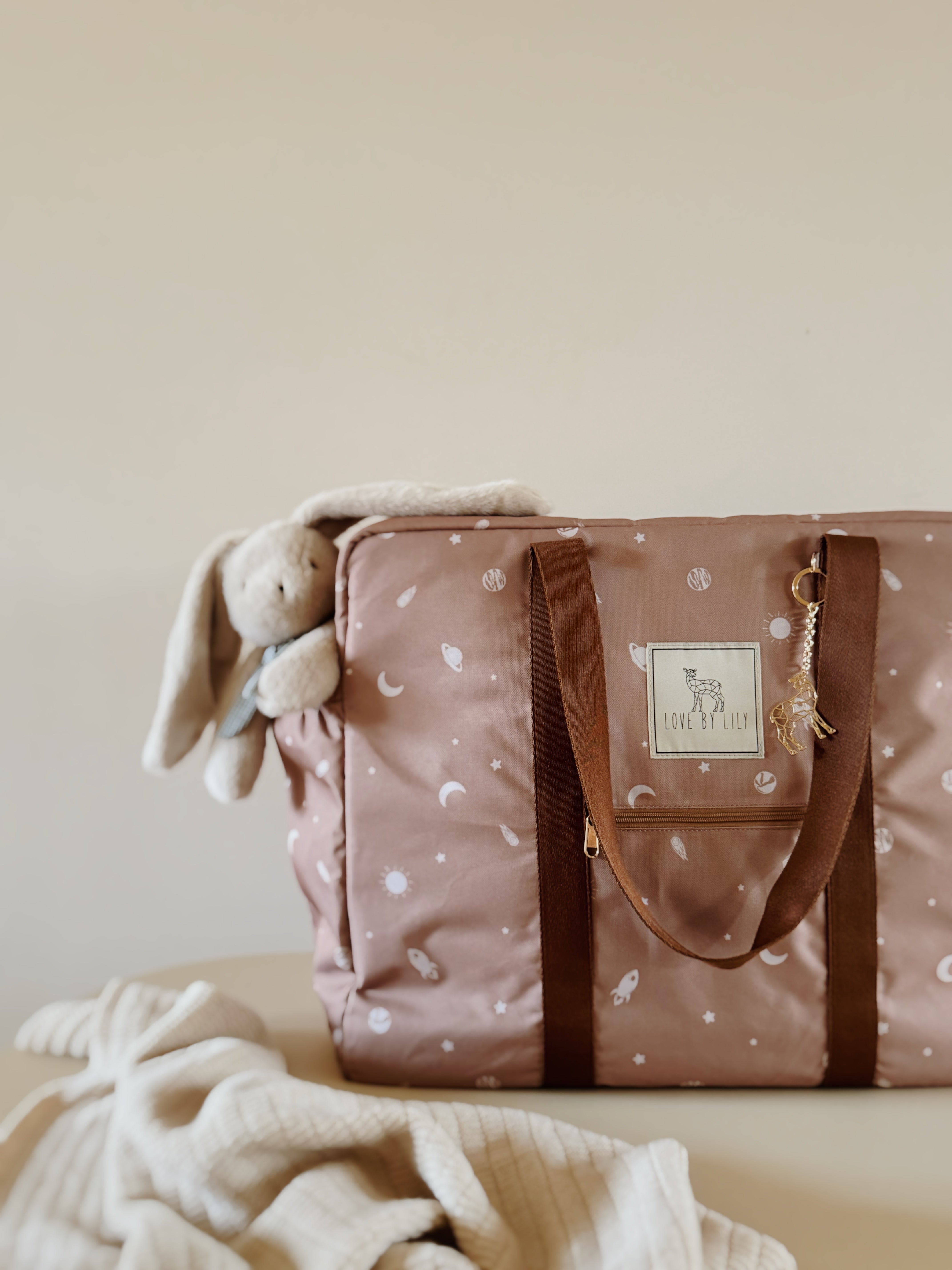 Stijlvolle Travel Mom Bag My Universe met verstelbare schouderband en veel vakken.