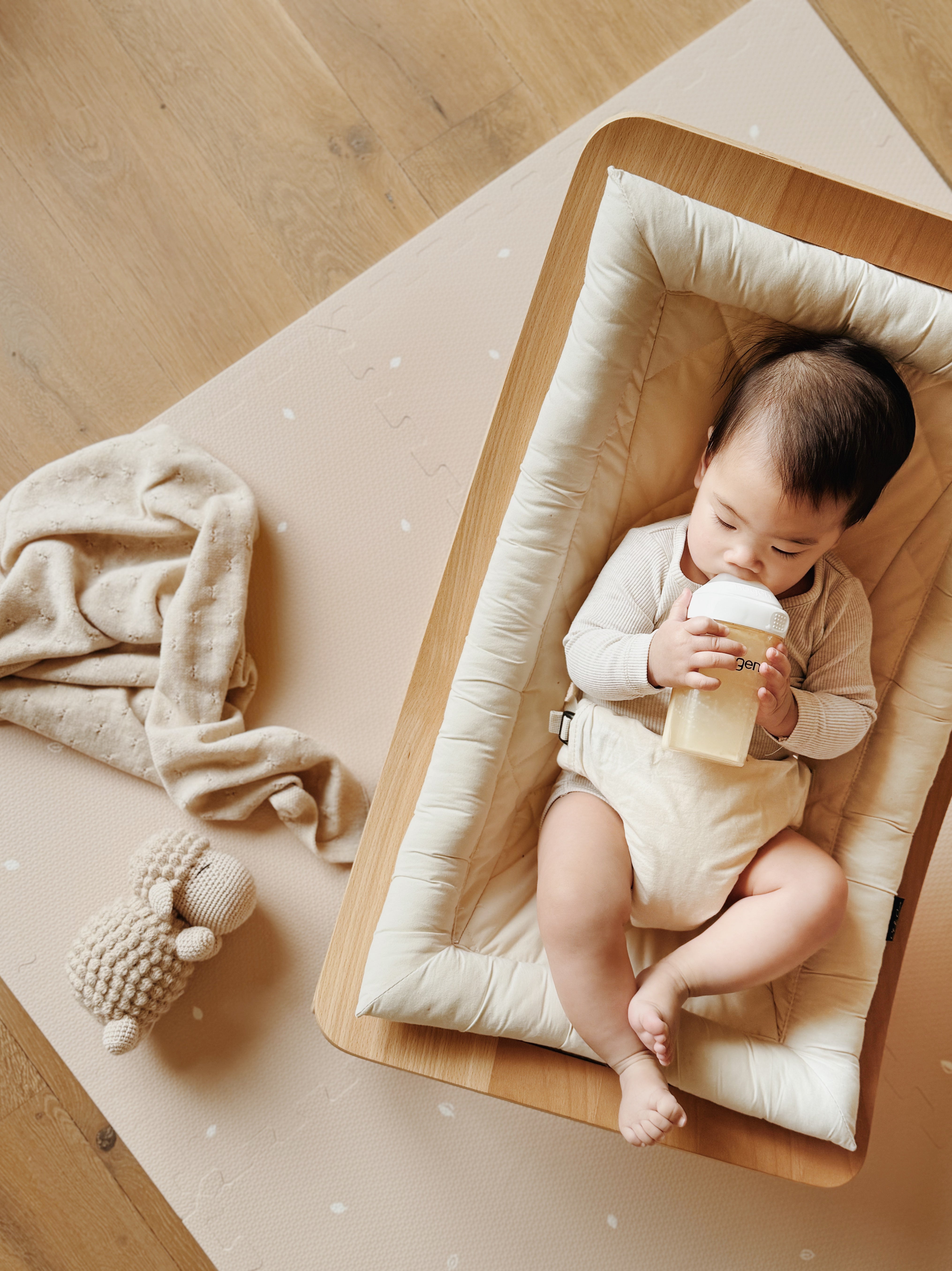 Veilig spelen vanaf 0+ maanden met de Tapioca puzzelmat. Vrij van schadelijke stoffen en een stijlvolle toevoeging aan de babykamer.