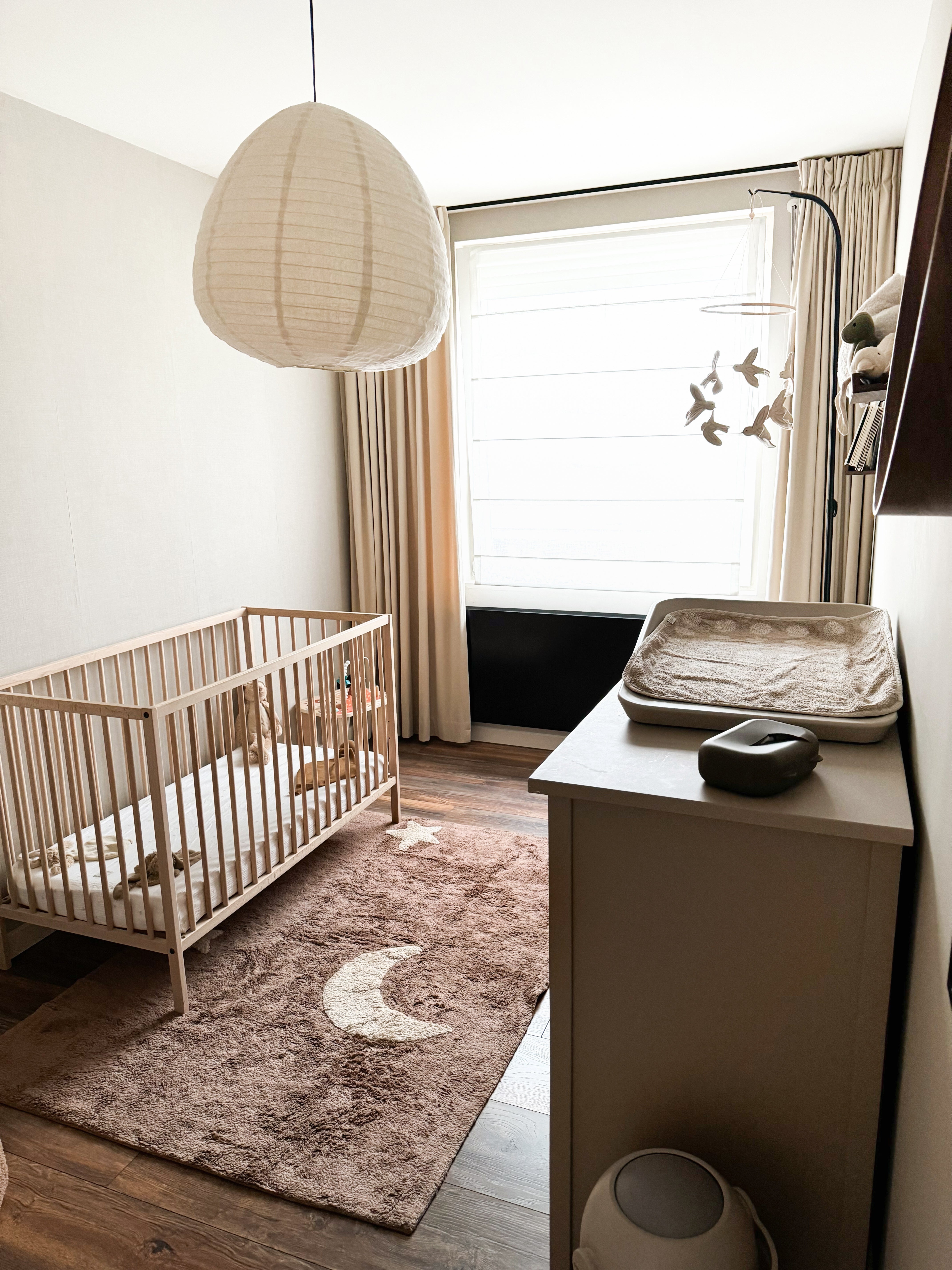 Roze tapijt met maan en sterren ideaal voor babykamer of speelkamer