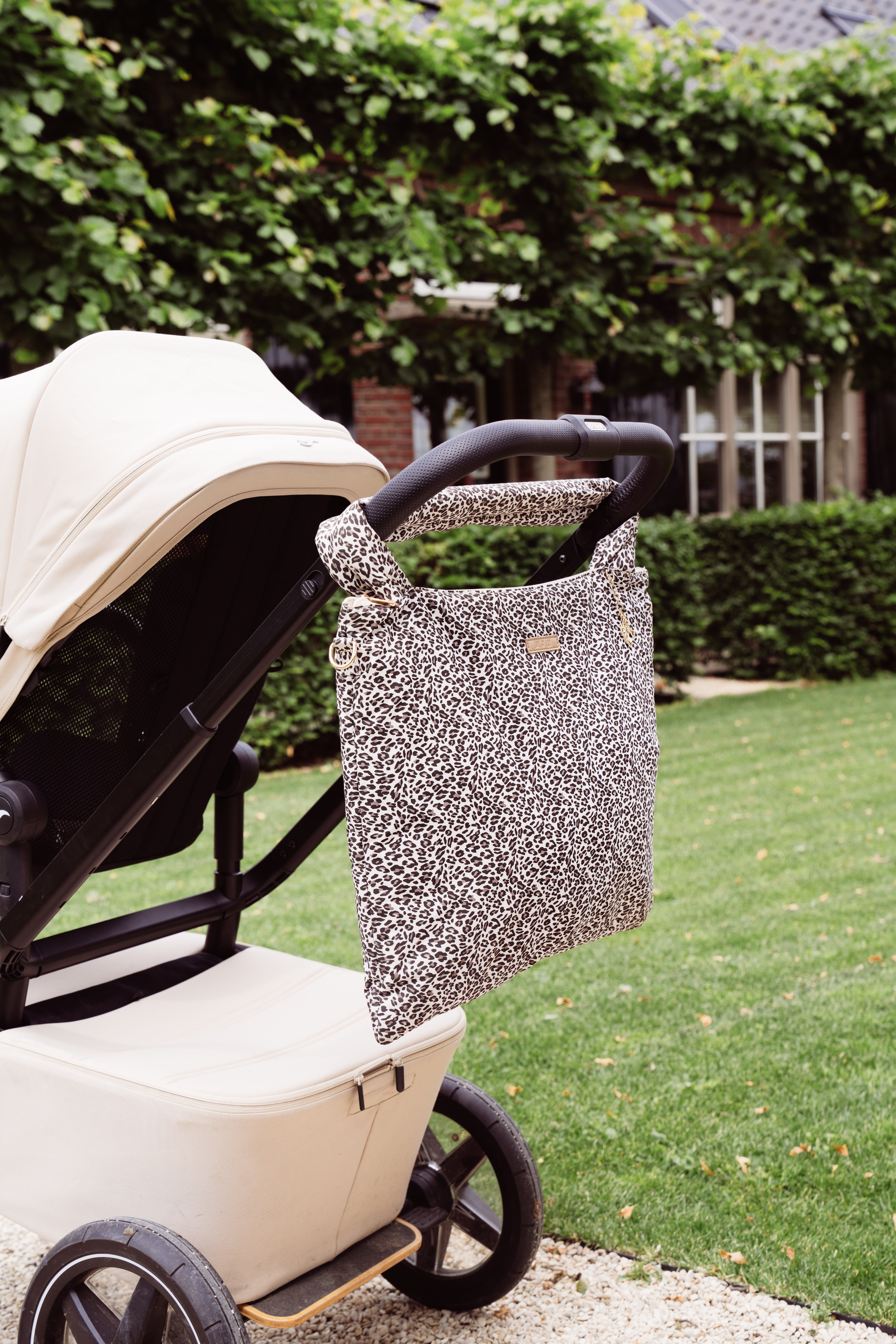 The Lily Tote – Snow Leopard