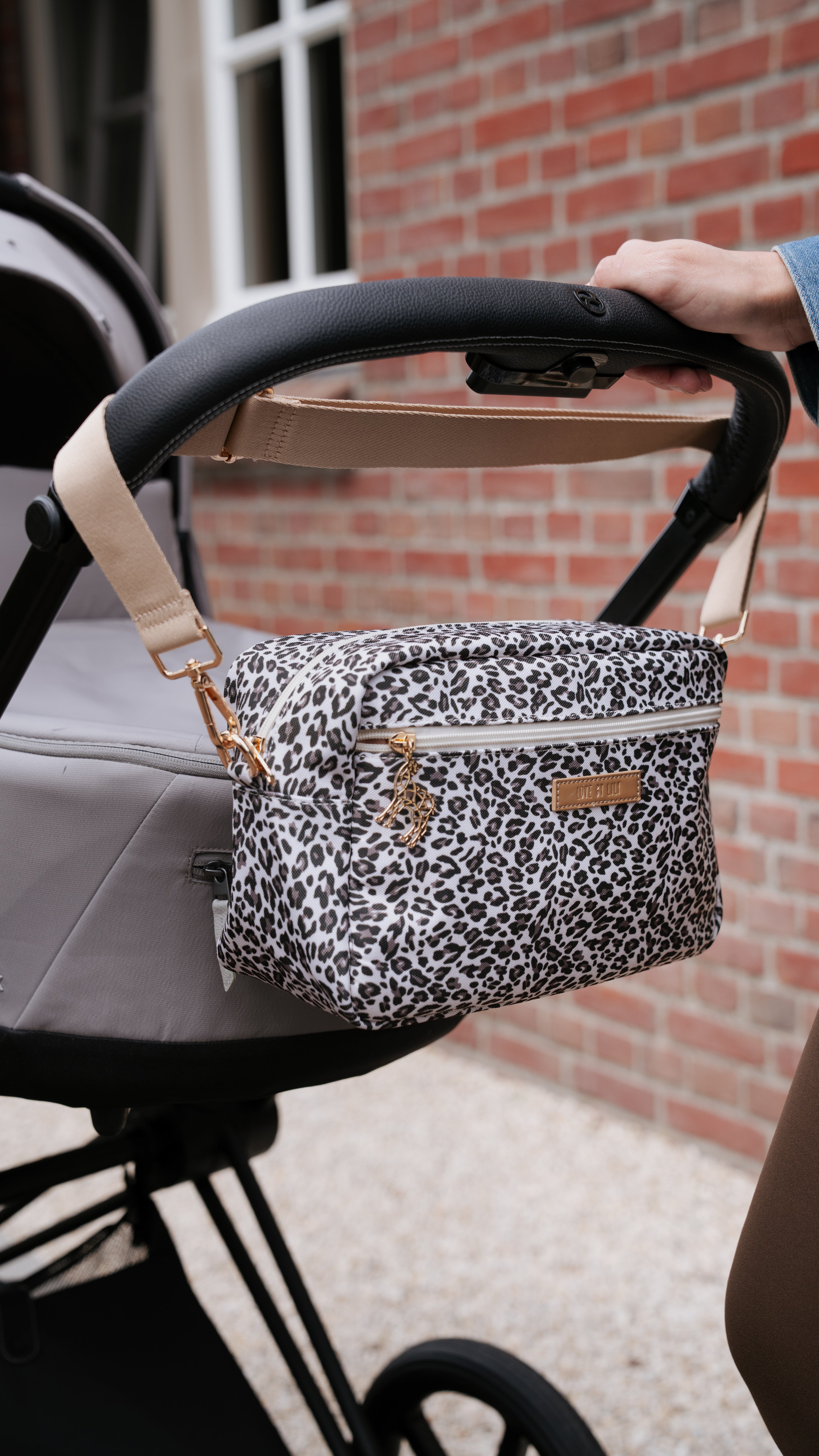 The Lily Pocket - Snow Leopard