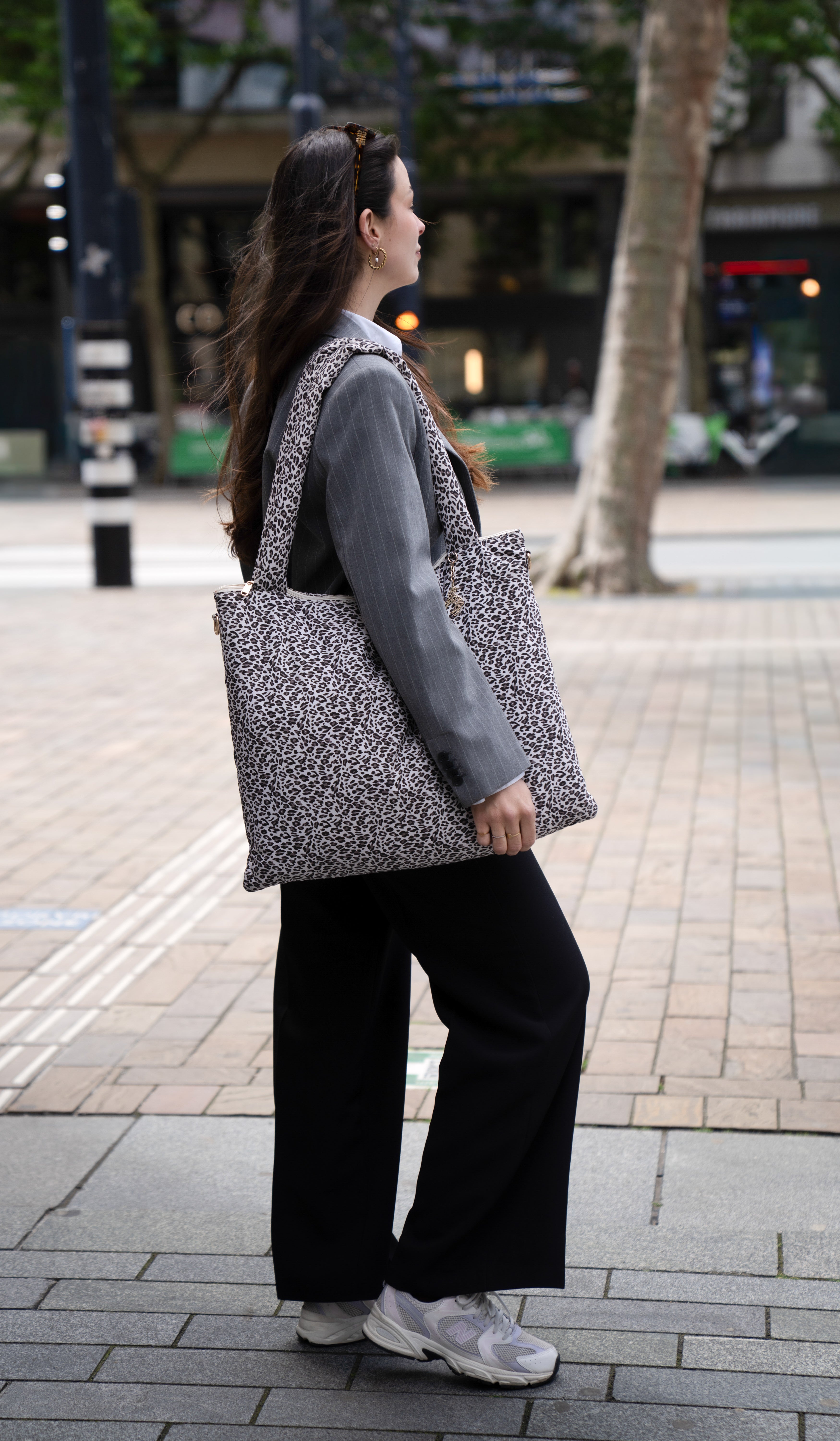 The Lily Tote – Snow Leopard