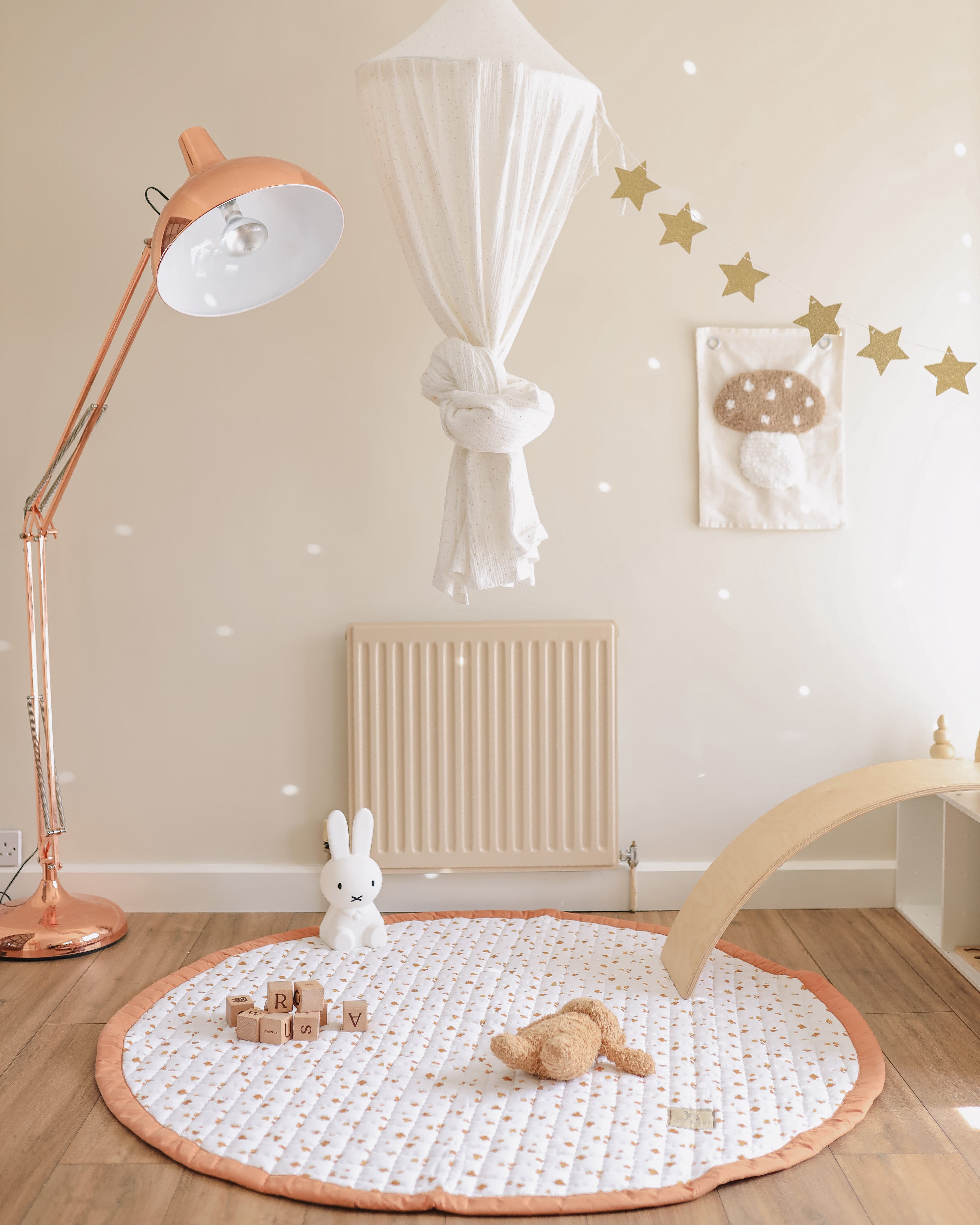 Zacht speelkleed met klaverprint, geschikt voor baby’s en jonge kinderen.