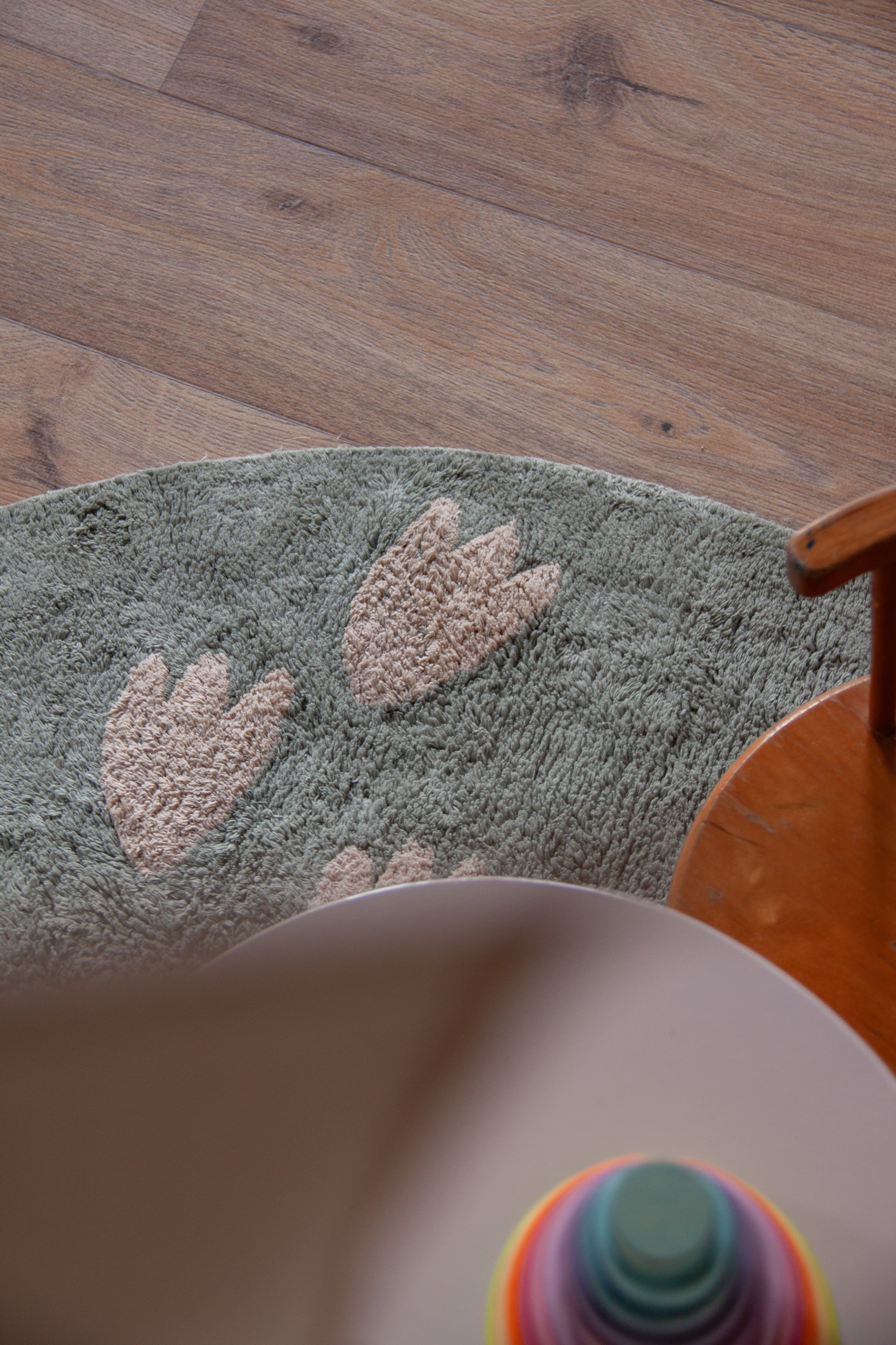 Zacht dino vloerkleed voor babykamer en kinderkamer in unisex design
