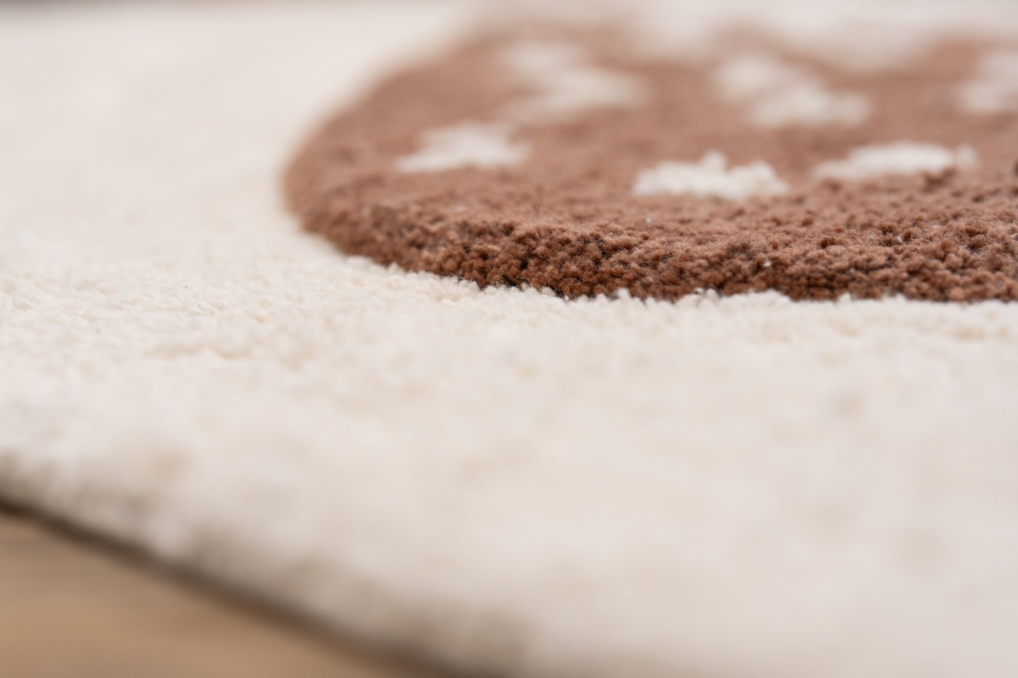 Paddestoel vloerkleed in naturel kleuren, ideaal voor babykamer