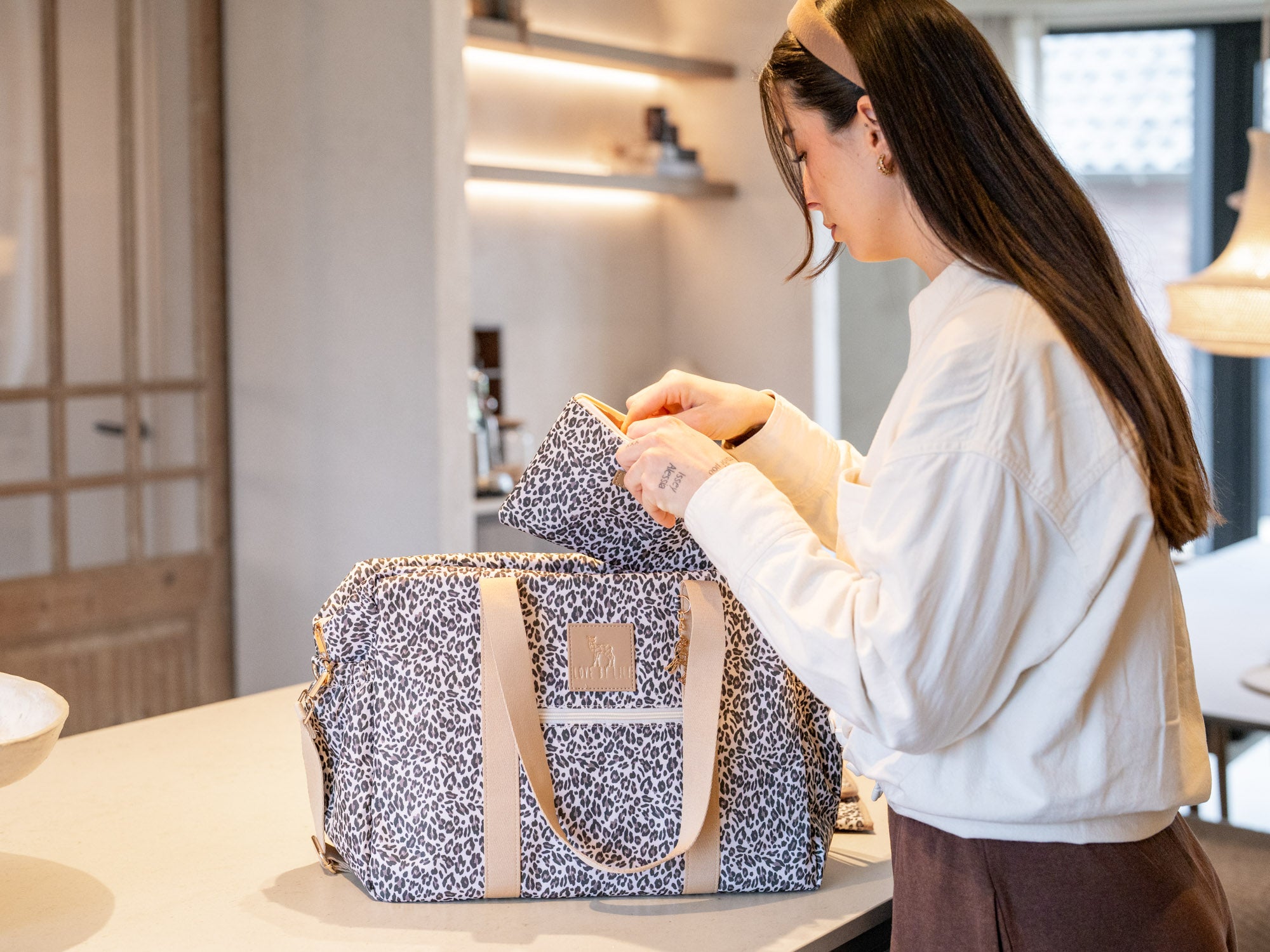 The Lily Pouch – Snow Leopard