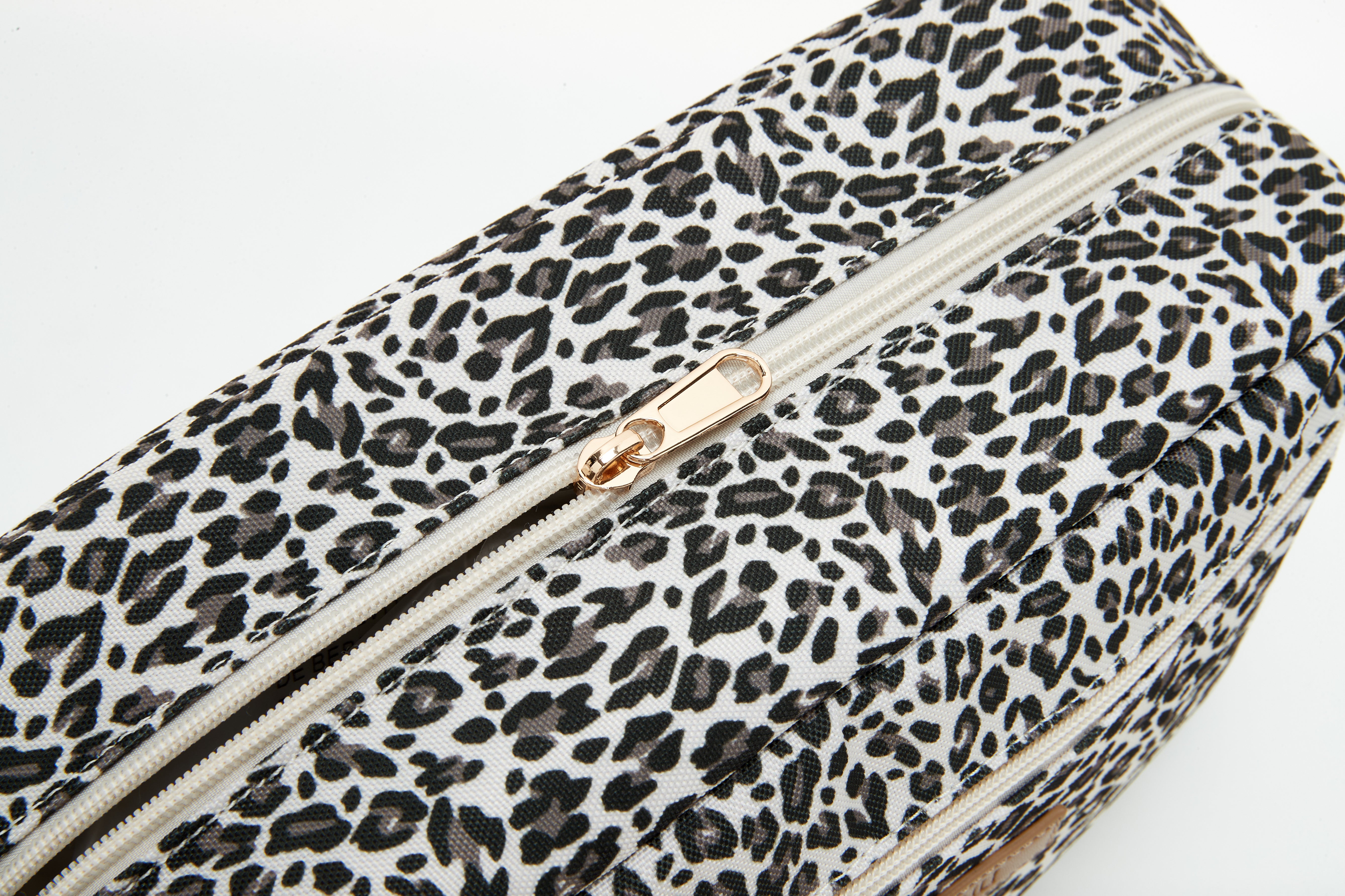 The Lily Pocket – Snow Leopard