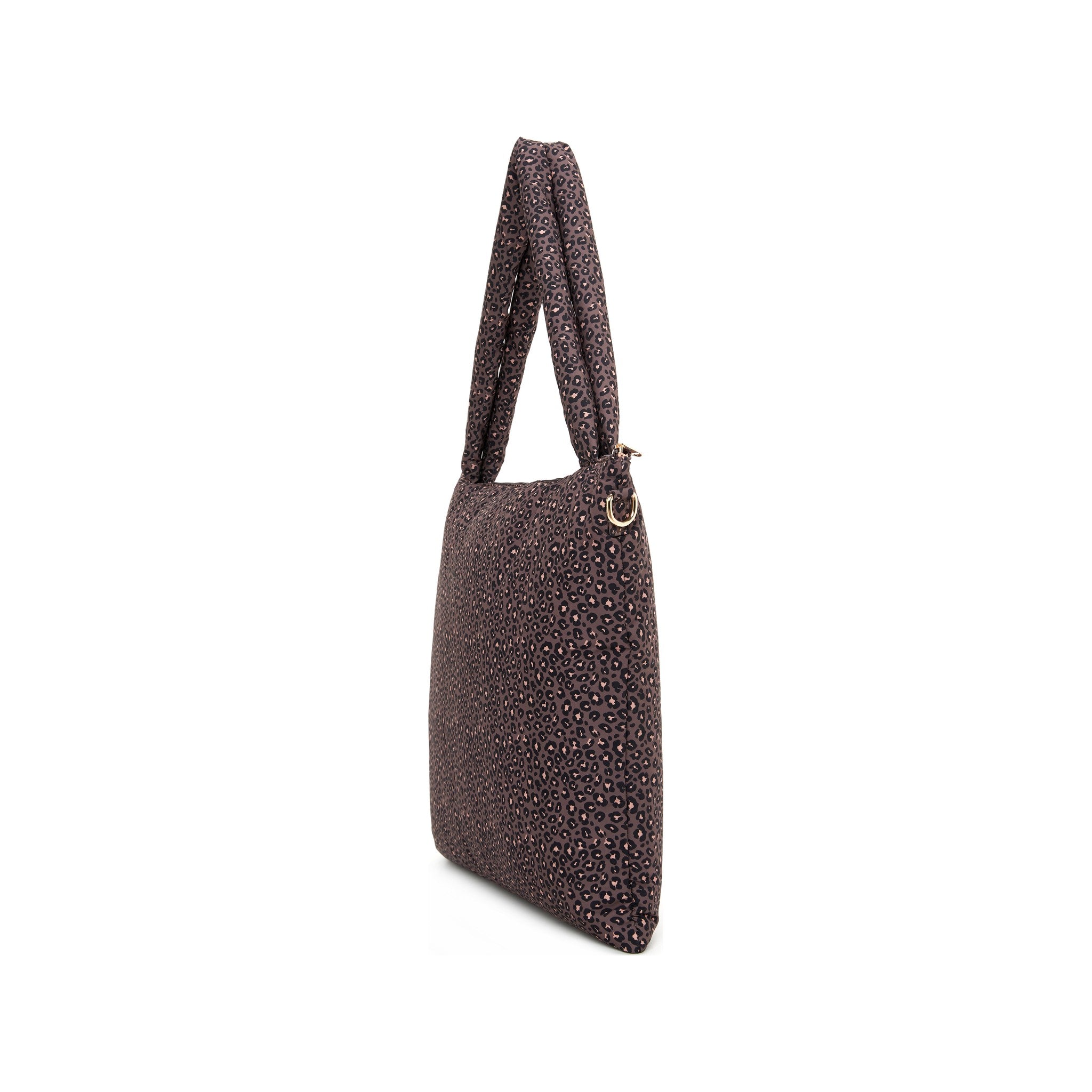 The Lily Tote luiertas van Love by Lily in Wild Espresso luipaardprint, zijaanzicht op witte achtergrond