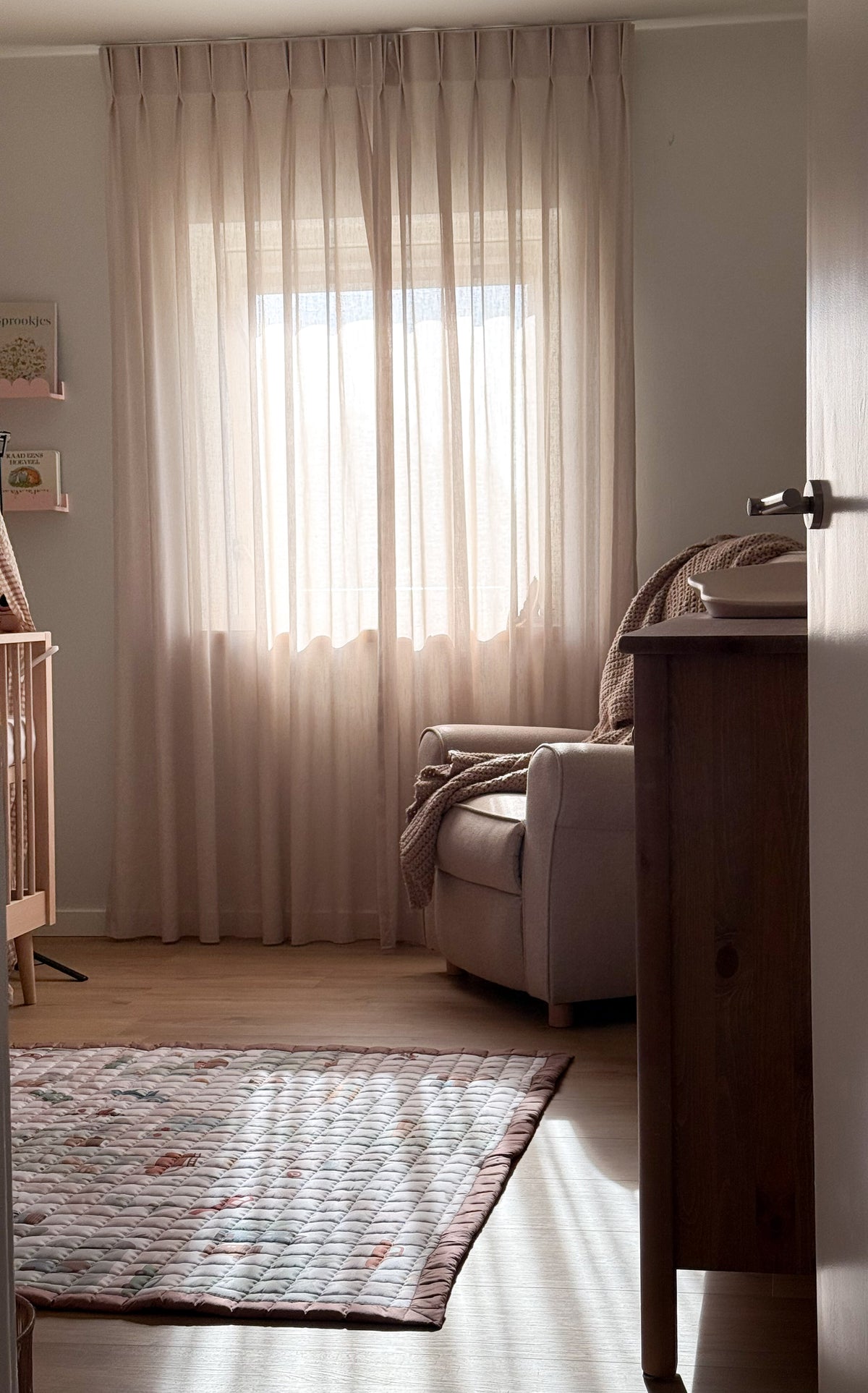 Speelkleed Country Roads – speelkleed op de vloer in de babykamer
