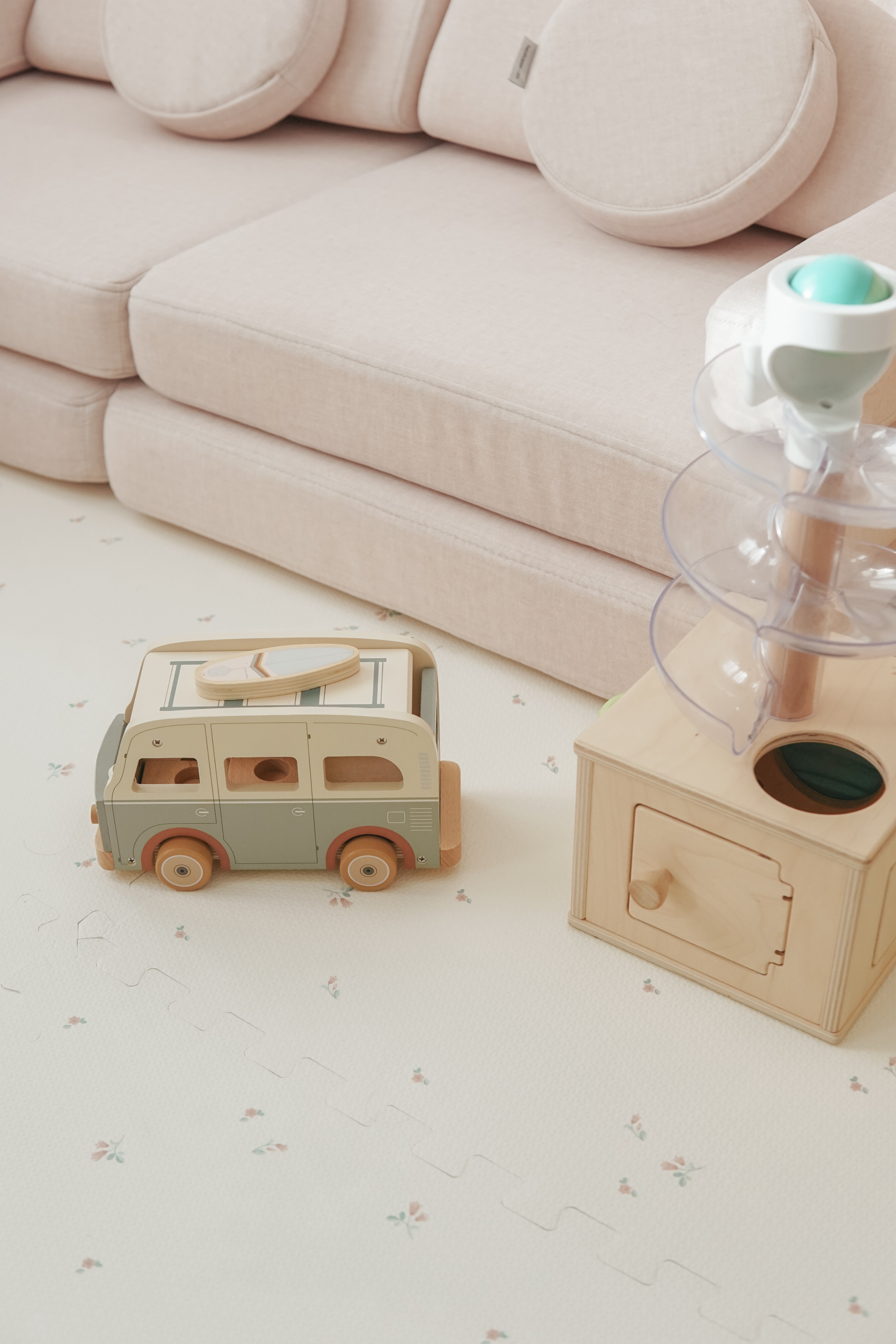 Veilige speelruimte met Spring puzzelmat, ideaal voor baby’s en peuters