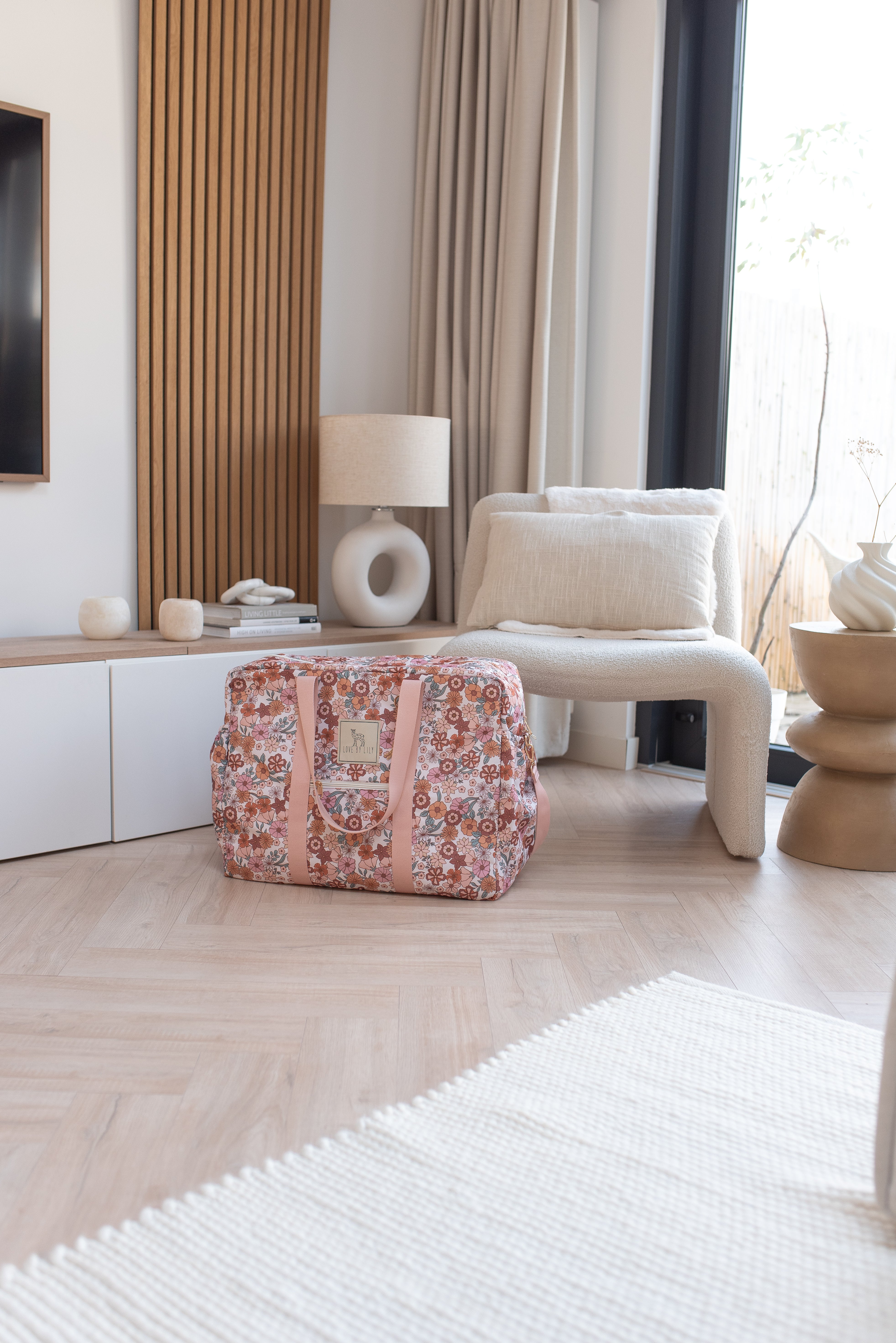 Travel Mom Bag flowerfarm in het interieur