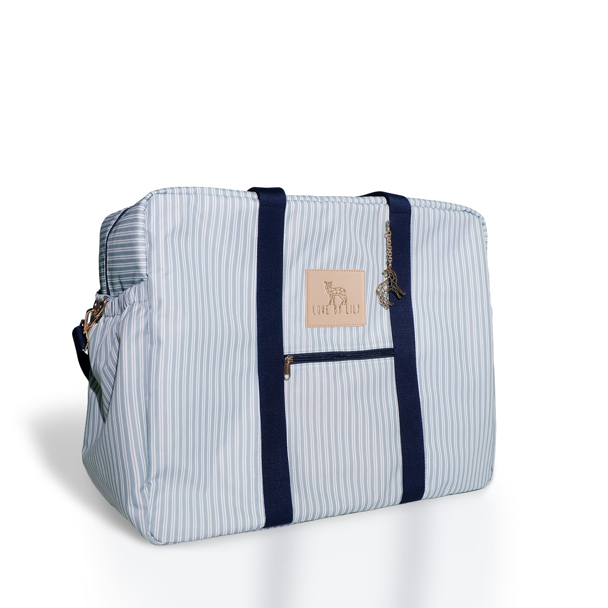 Extra grote luiertas met blauwe basis en witte strepen – fris en functioneel.
