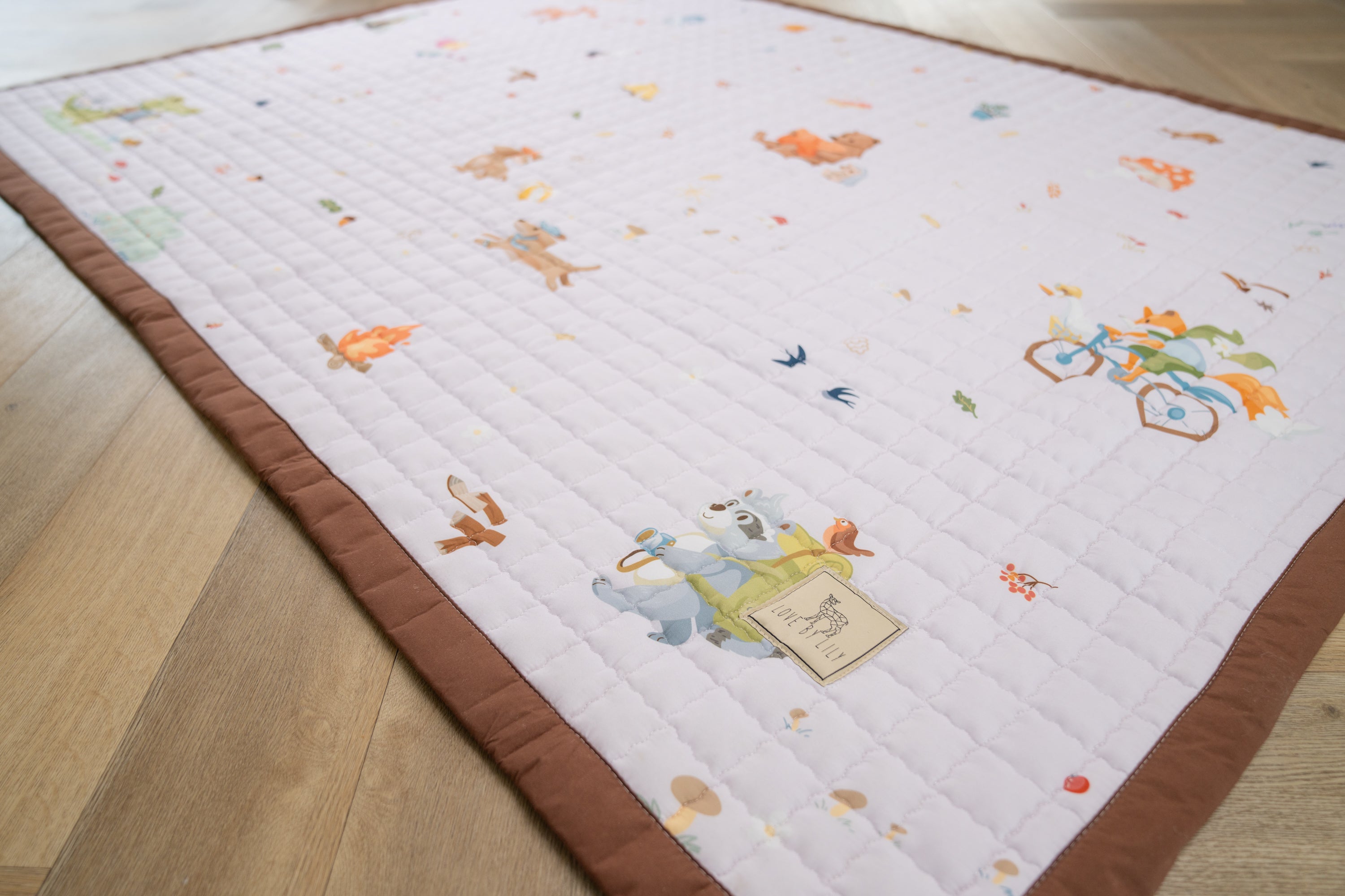 Forest speelkleed van Love by Lily met bosdieren en natuurlijke kleuren