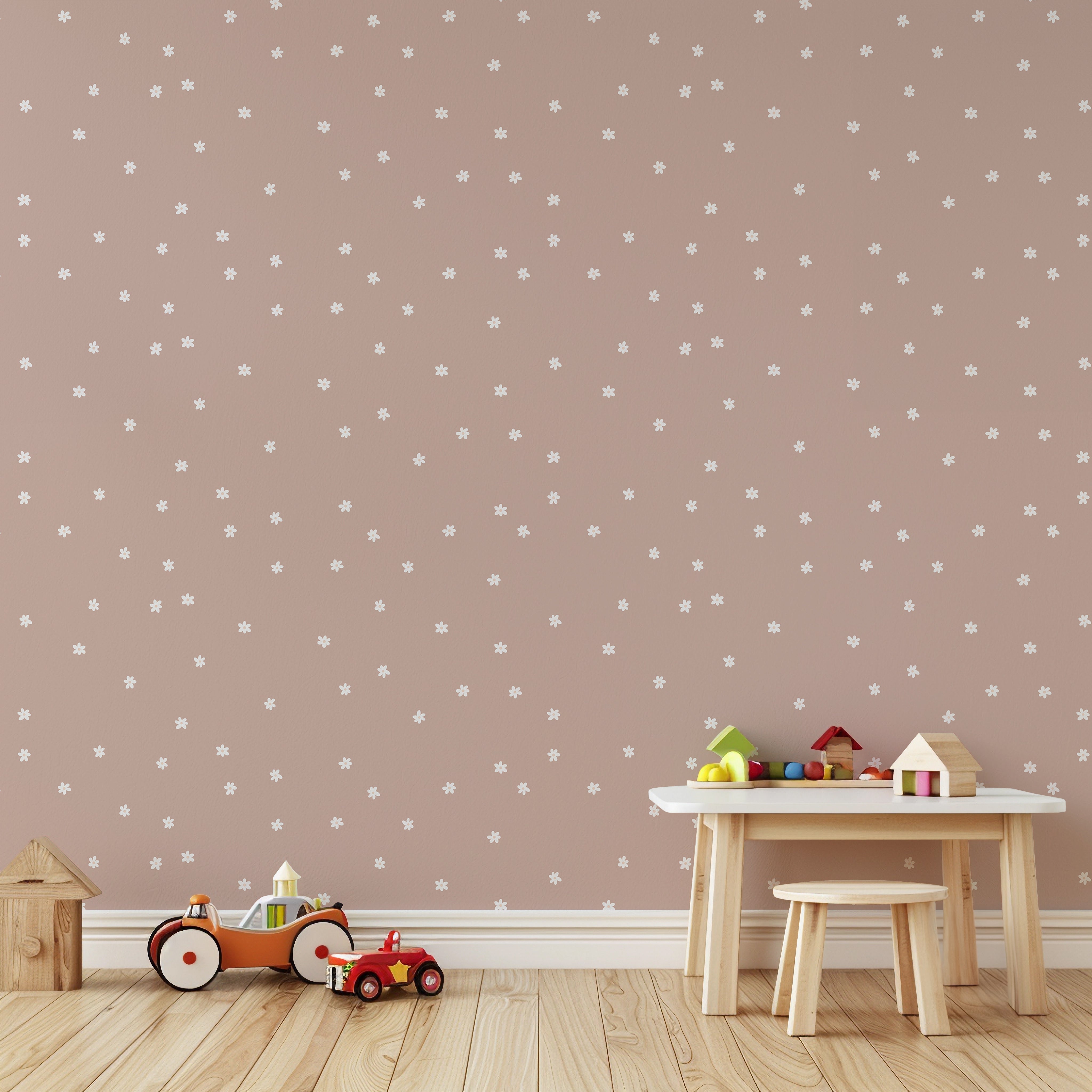Zachtroze Daisies bloemenbehang met kleine witte bloemetjes. Perfect voor een lieve babykamer of rustige meisjeskamer.