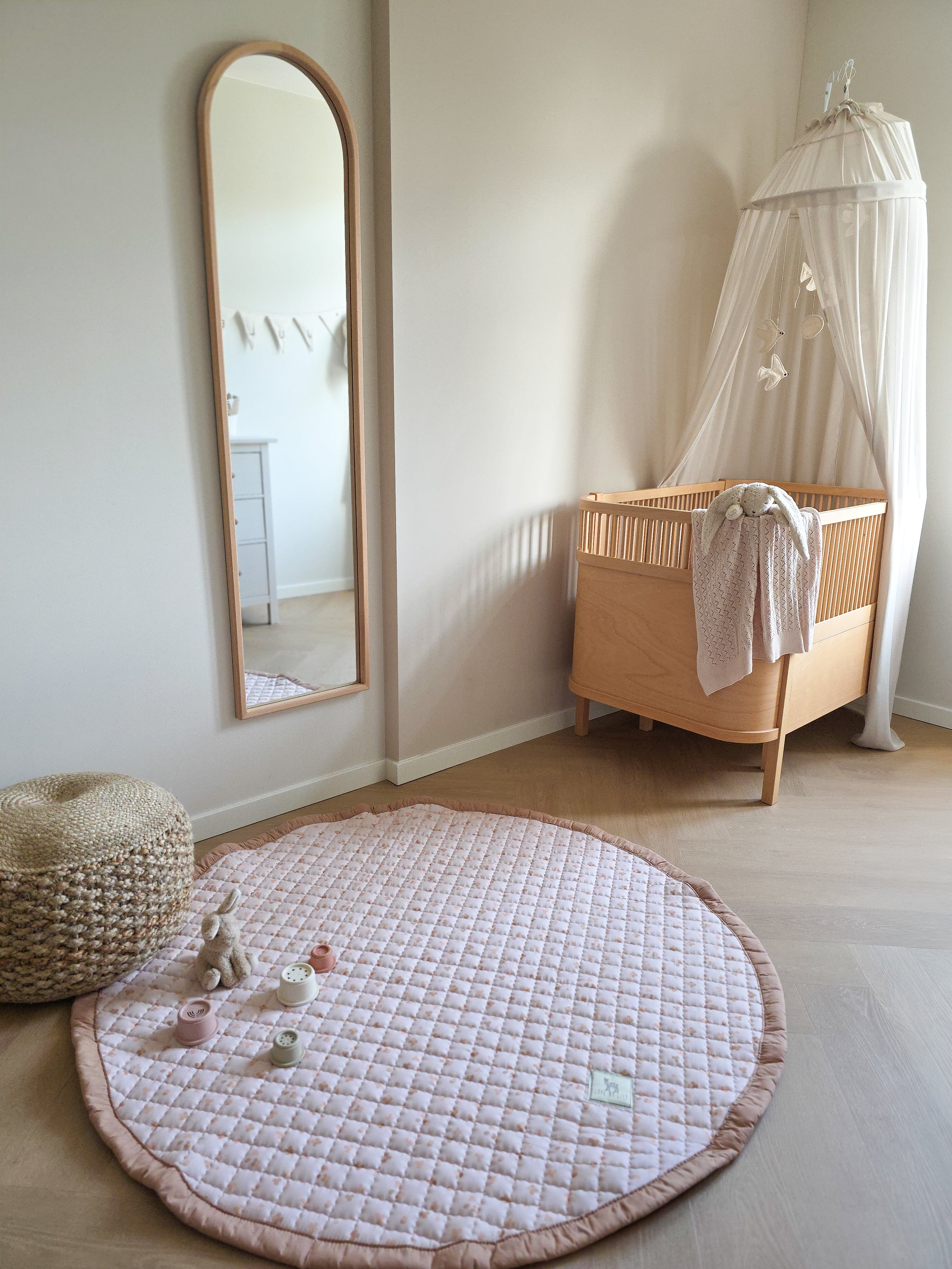 Speelkleed Sandy Clovers met zachte stof en tijdloos design.