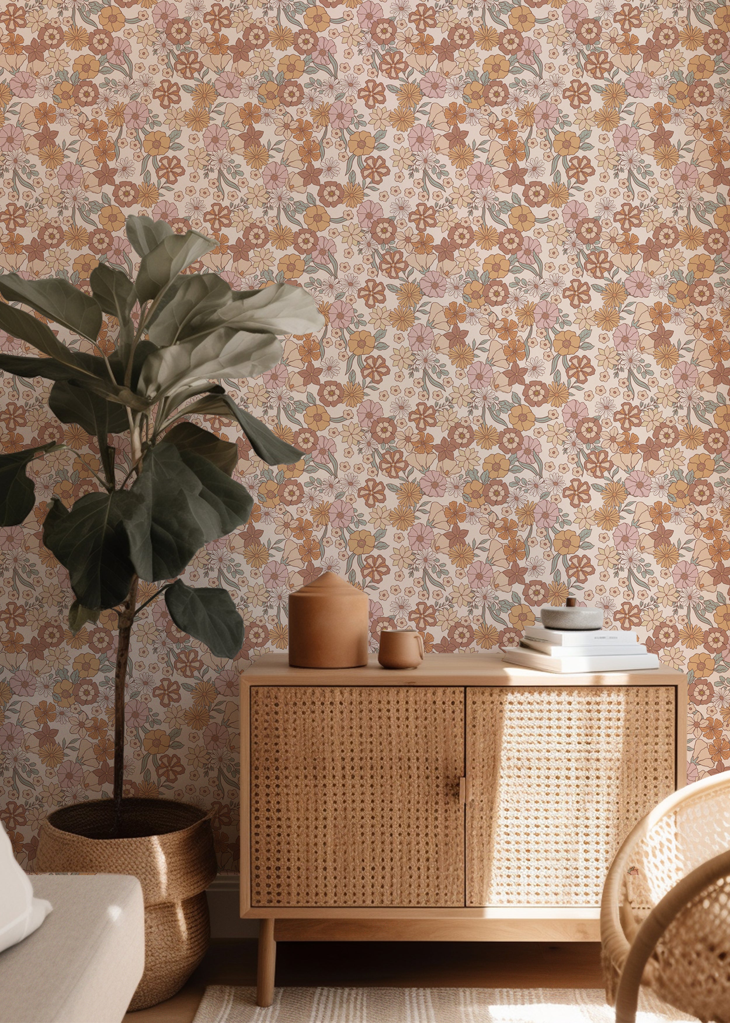 Neutraal bloemen behang Flowerfarm – Sand, een rustige basis voor babykamers, meisjeskamers en speelhoeken.