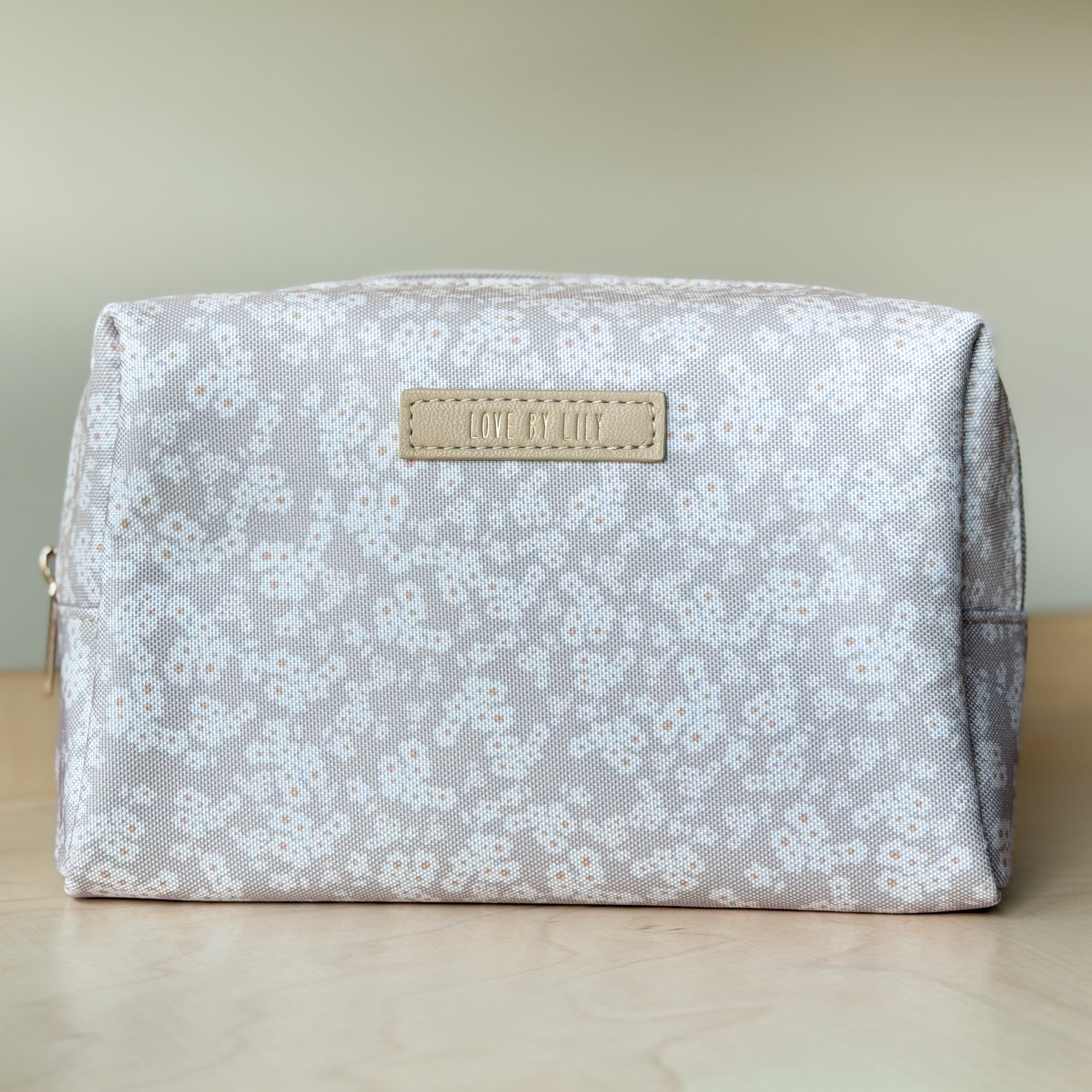 Care Pouch – Little Daisies