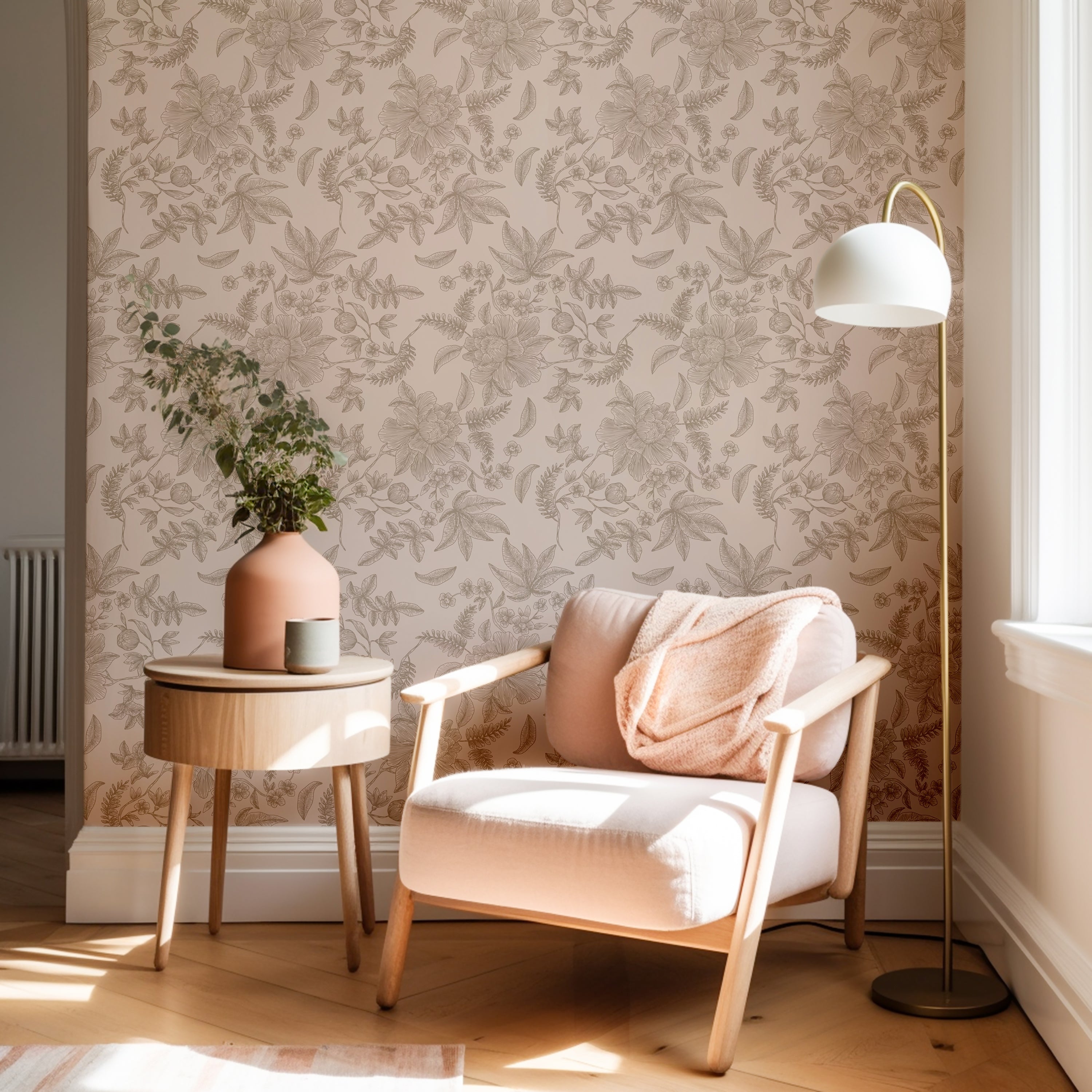 Lief zacht roze bloemenbehang met rustige details voor de babykamer