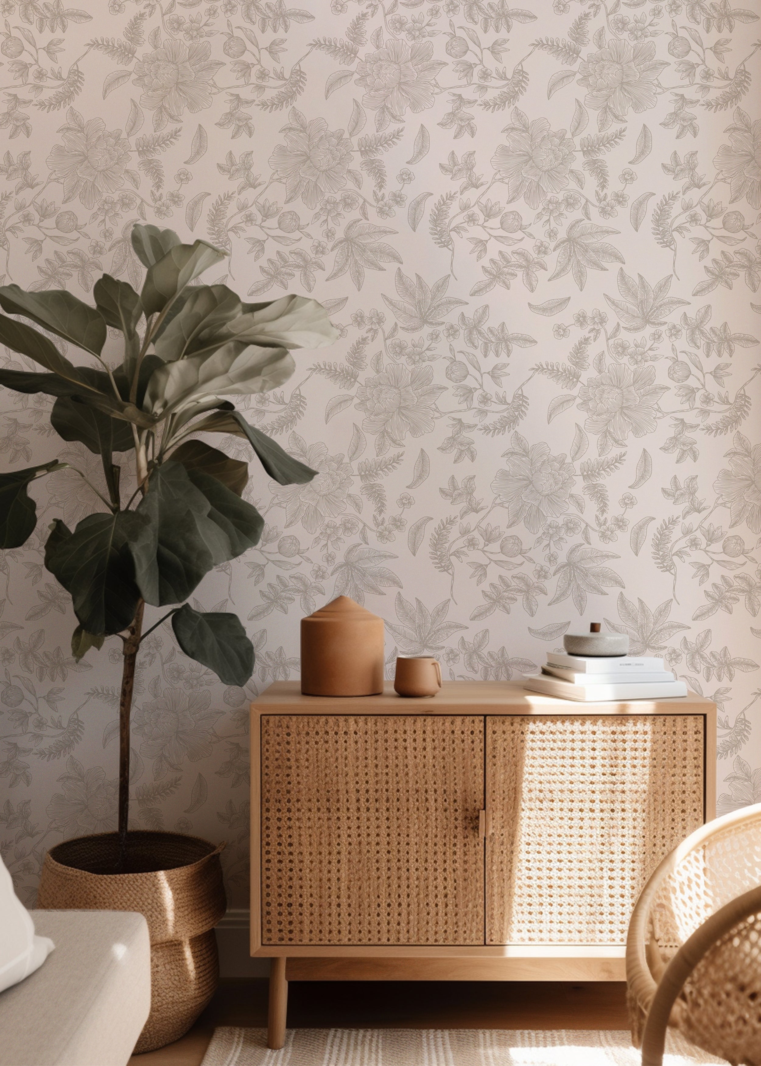 Zacht roze babykamer behang met elegante bloemige illustraties
