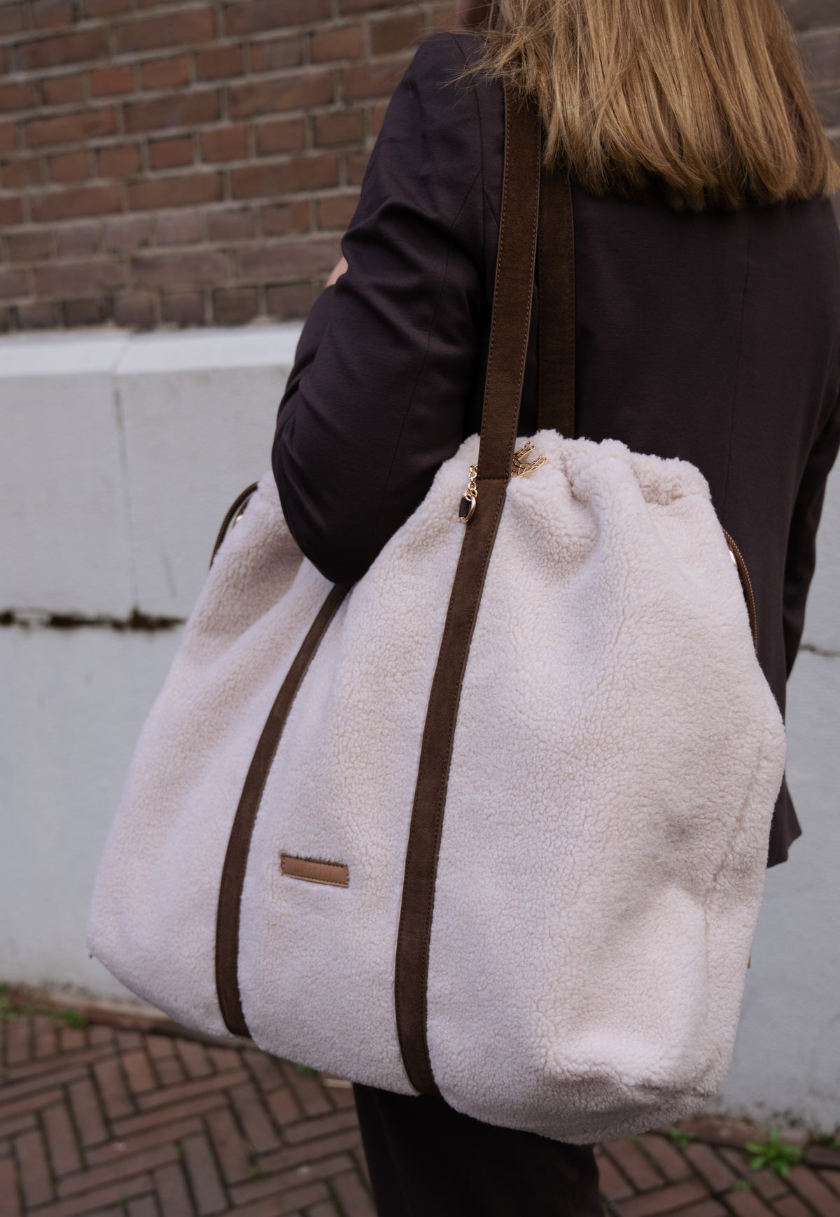 The Cozy Mom Tote – Macchiato Beige