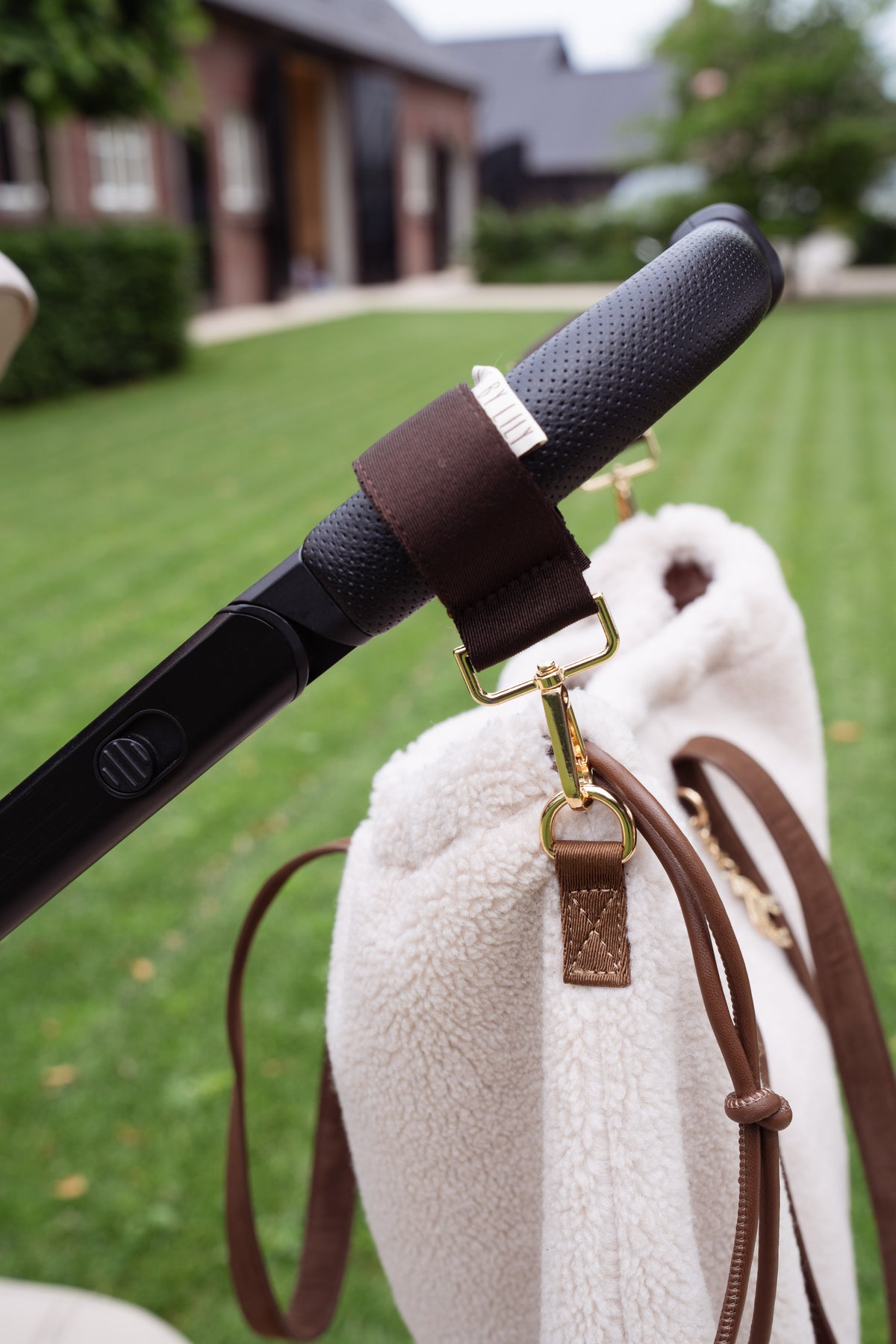The Cozy Mom Tote – Macchiato Beige