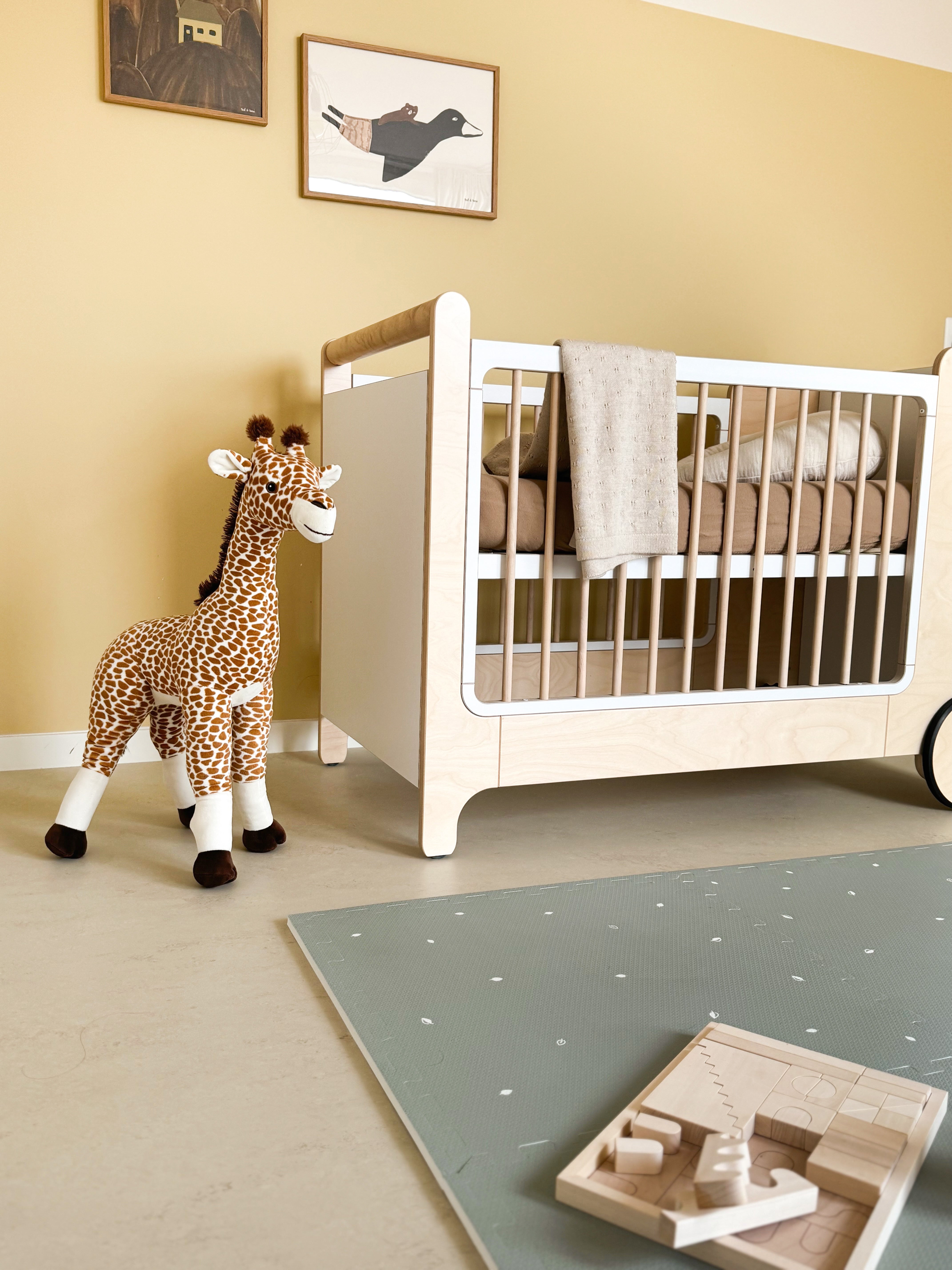 Duurzame puzzelmat in zachte groentint. Hygiënisch, makkelijk schoon te maken en ideaal om de motoriek van baby’s te stimuleren.