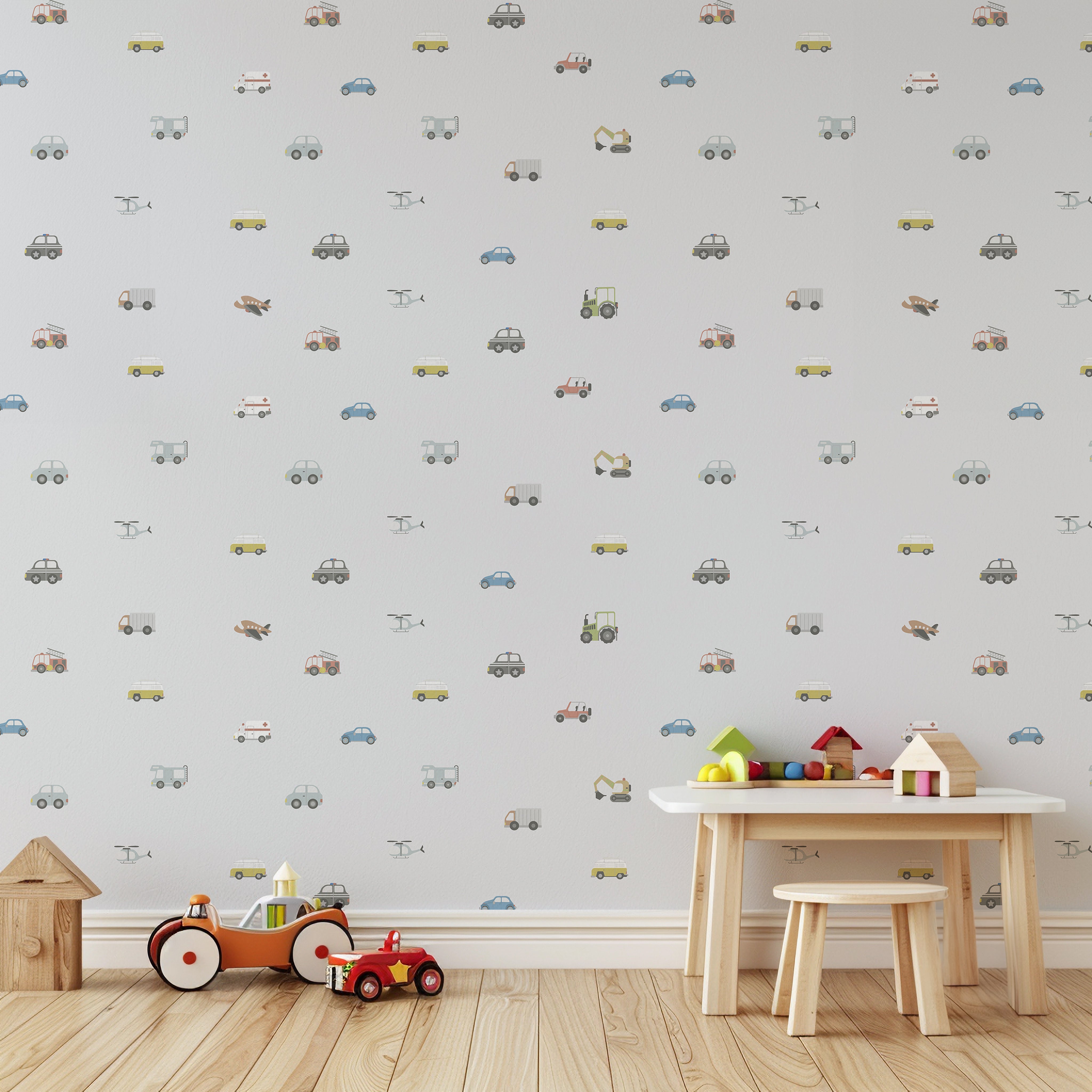 Grijs behang met tractors, graafmachines en vrachtwagens. Stoer en speels design voor een jongens babykamer.