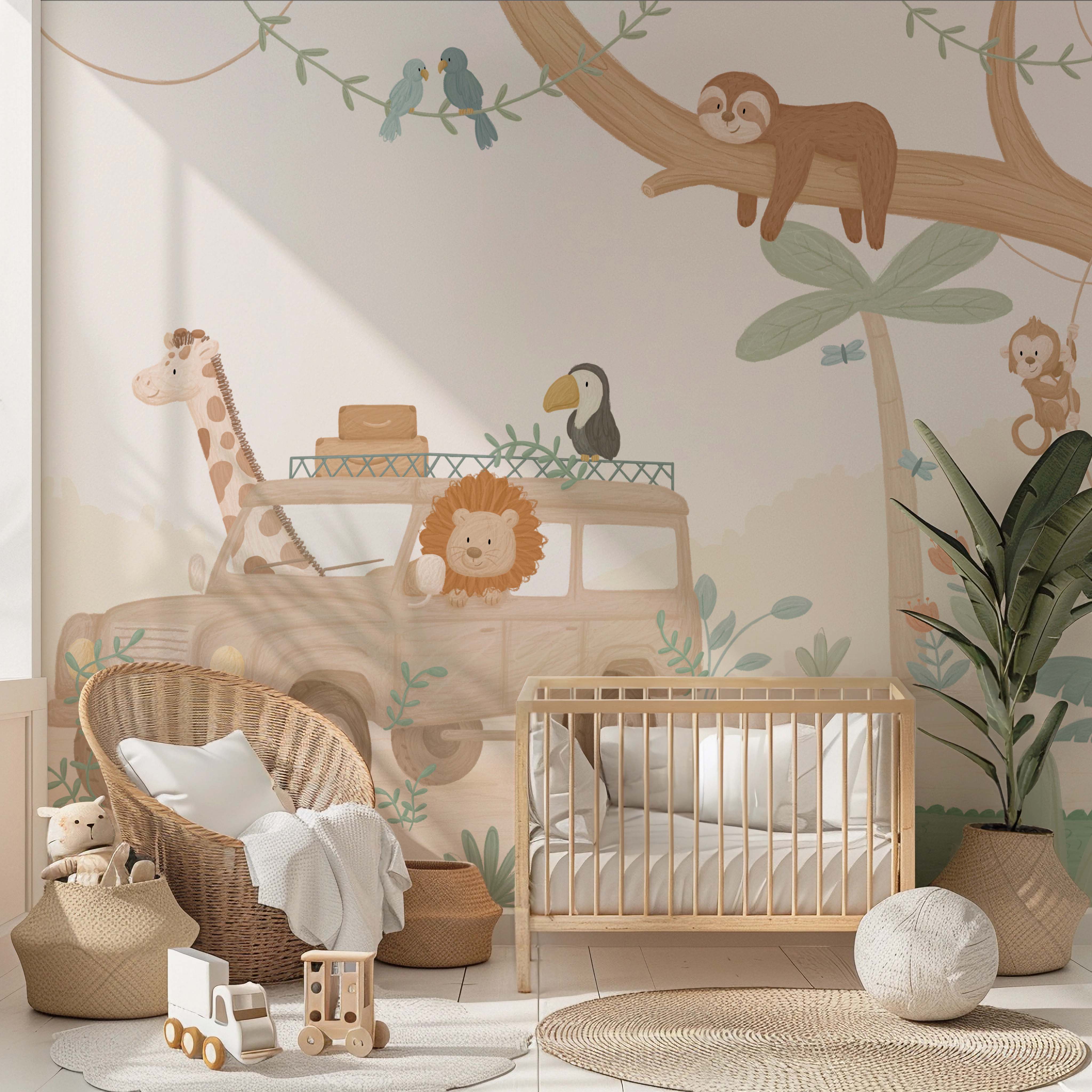 Kinderkamer behang met jeep safari thema in zachte beige tinten.