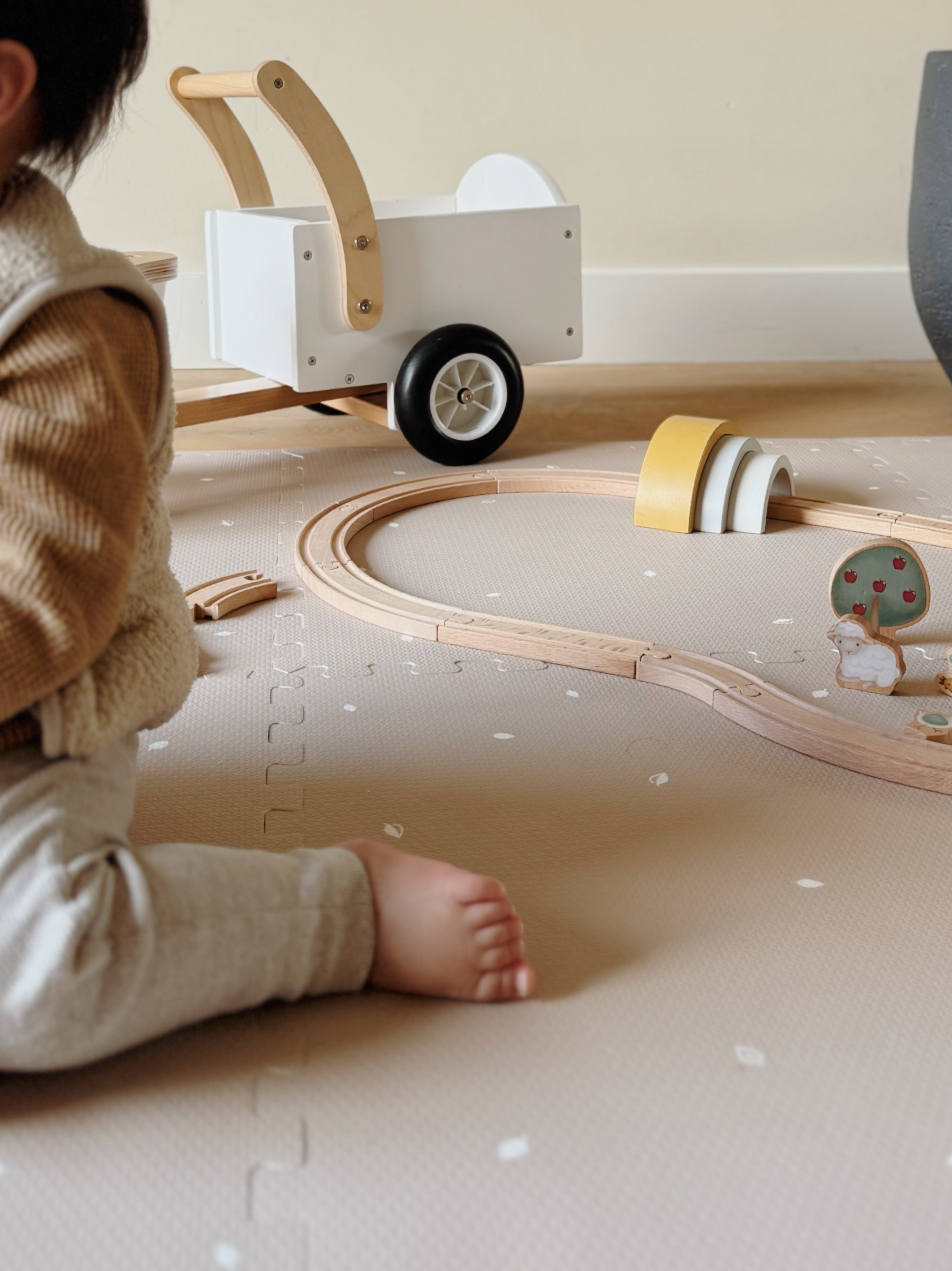 Veilige puzzelmat Sand met anti-slip onderzijde en kindvriendelijk foam.