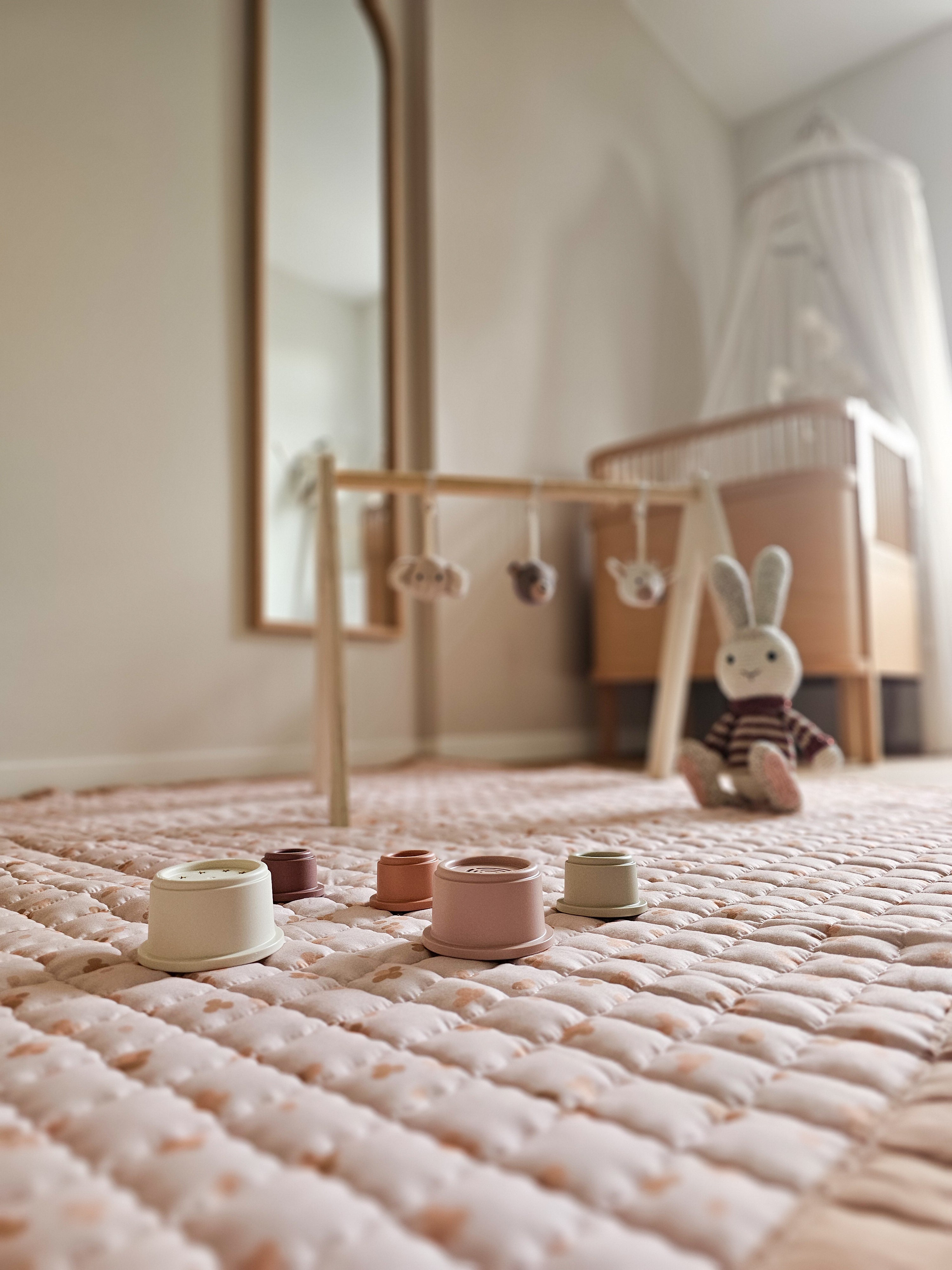 Groot beige speelkleed Sandy Clovers met klaverprint, ideaal voor baby’s