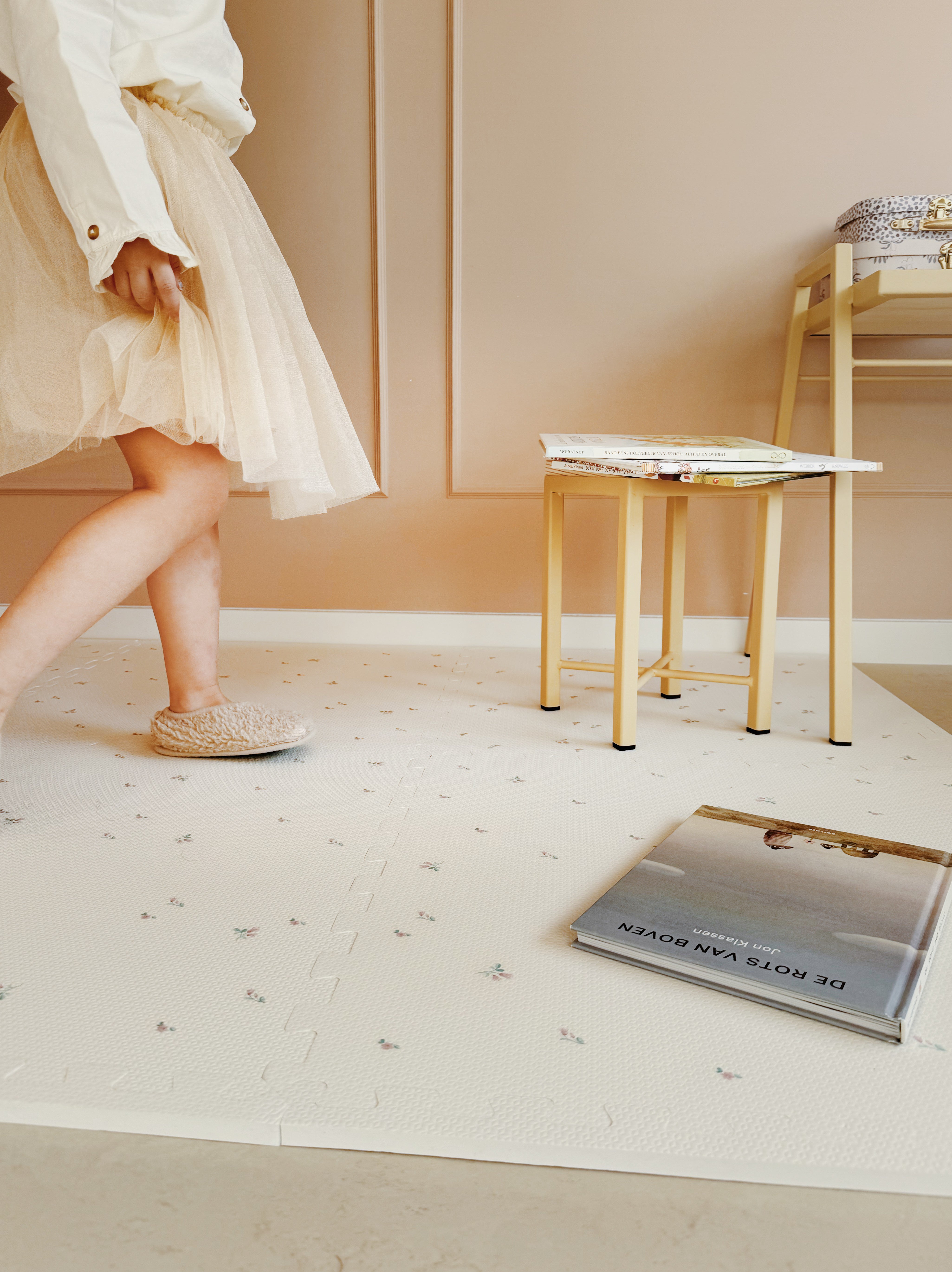Spring puzzeltegels – zacht speelkleed met bloemen voor de kinderkamer en woonkamer. 