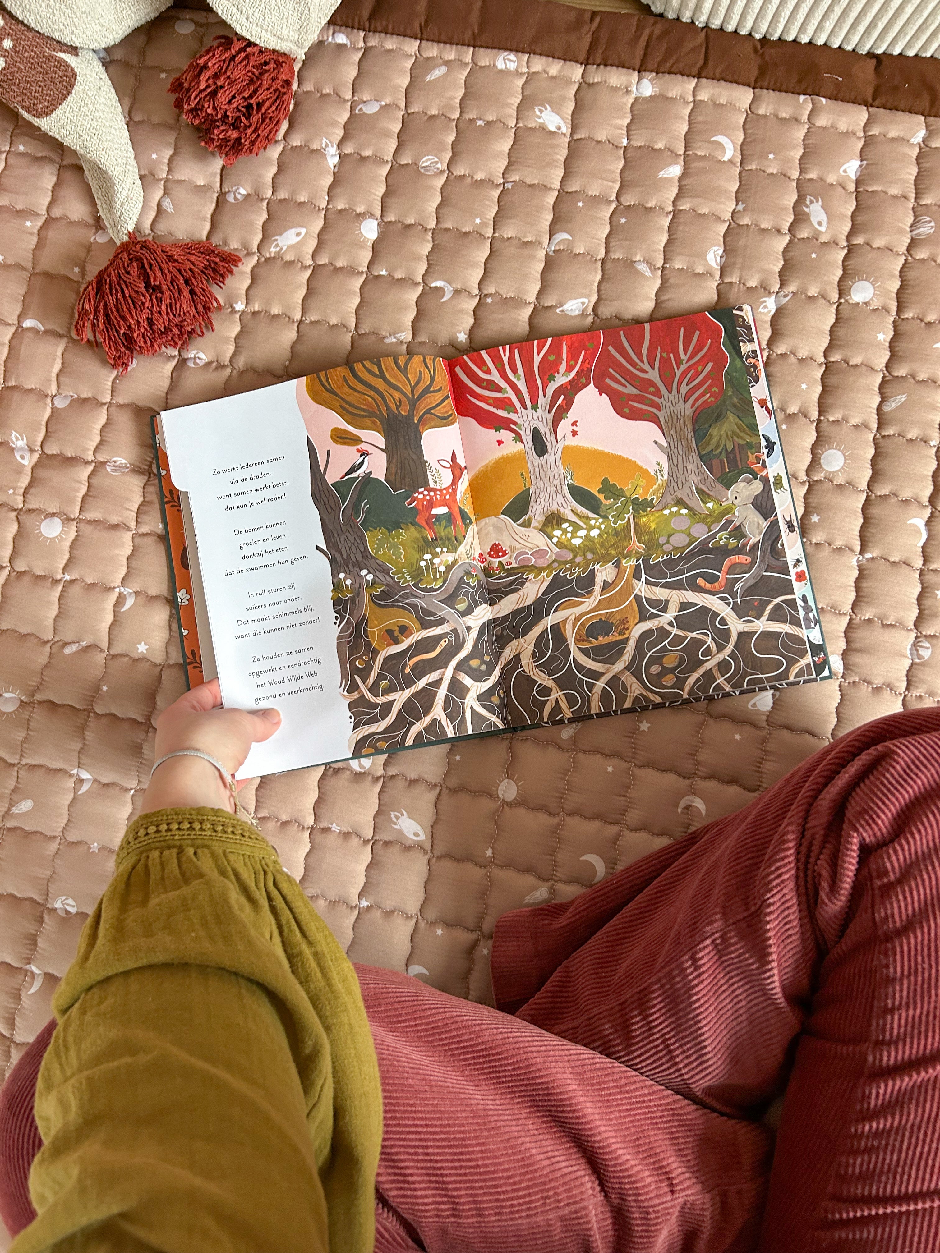 Speelkleed met een sterrenhemel en planetenprint