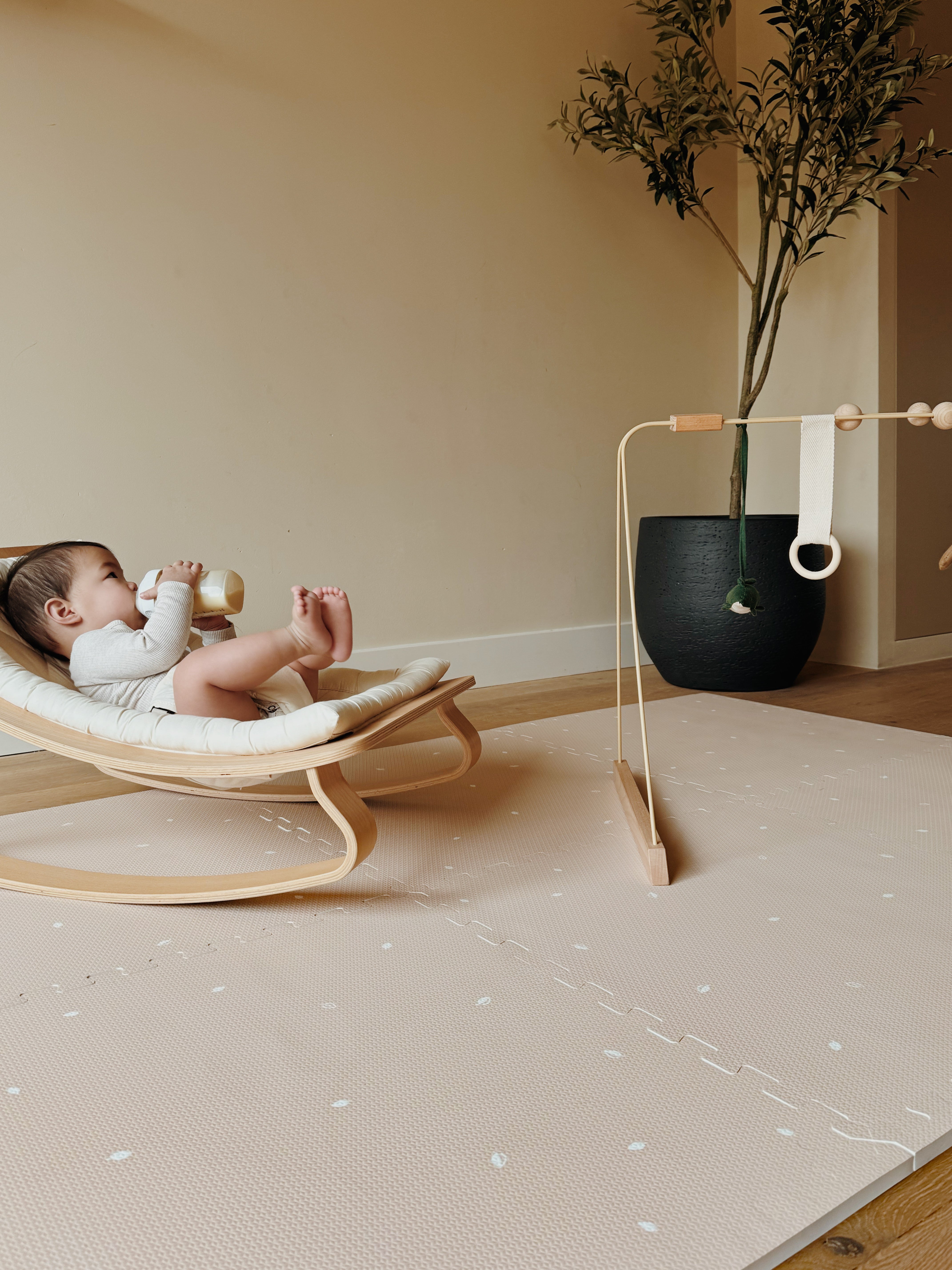 CE & REACH gecertificeerde puzzelmat. Vrij van schadelijke stoffen en geschikt vanaf 0 maanden. Perfect voor babykamer en speelkamer.
