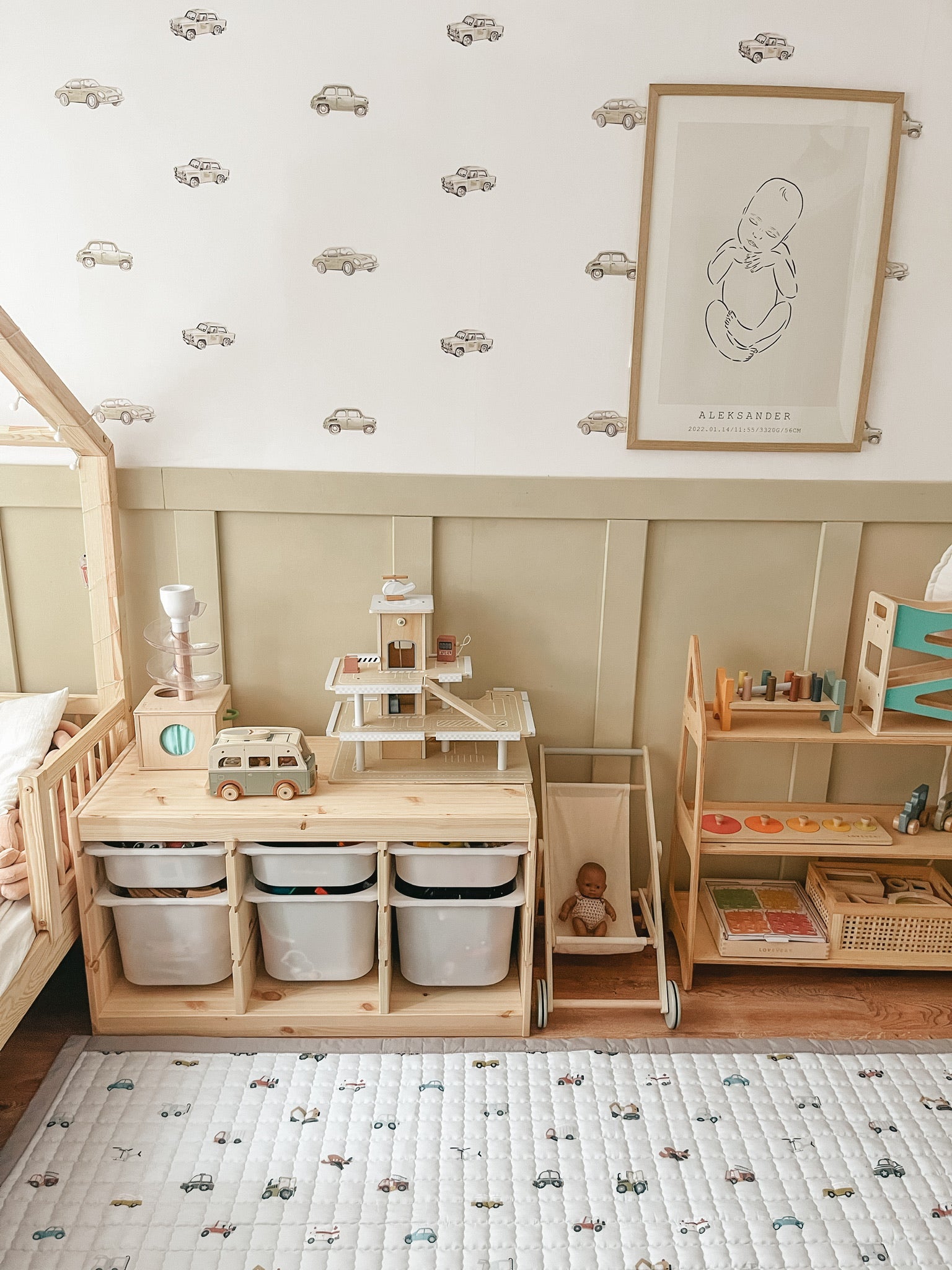 Een vrolijk speelkleed met voertuigen – voor uren fantasierijk spel.