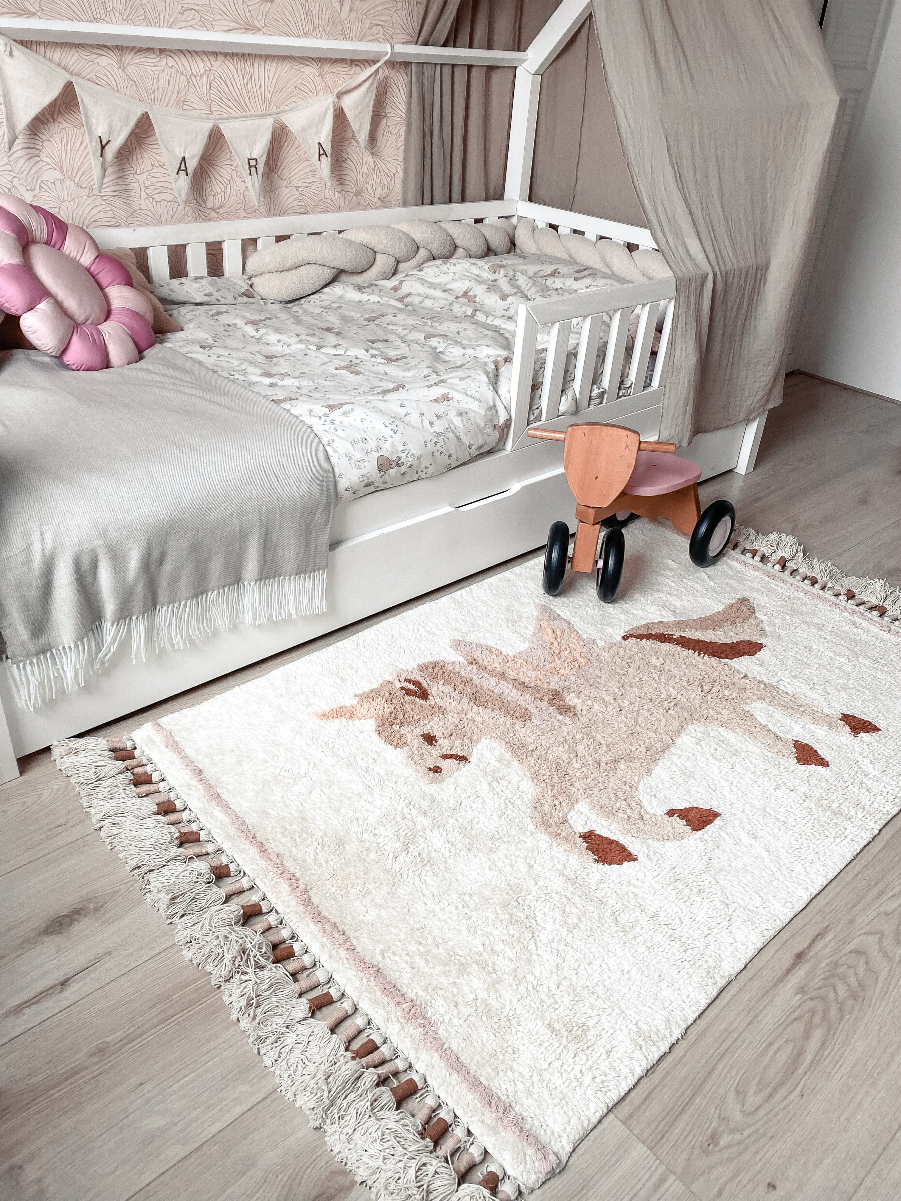 Vloerkleed unicorn design in zachte tinten voor babykamer