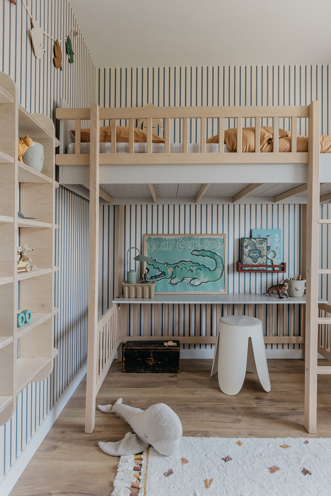 Kinder vloerkleed in beige met vrolijke stippen patroon
