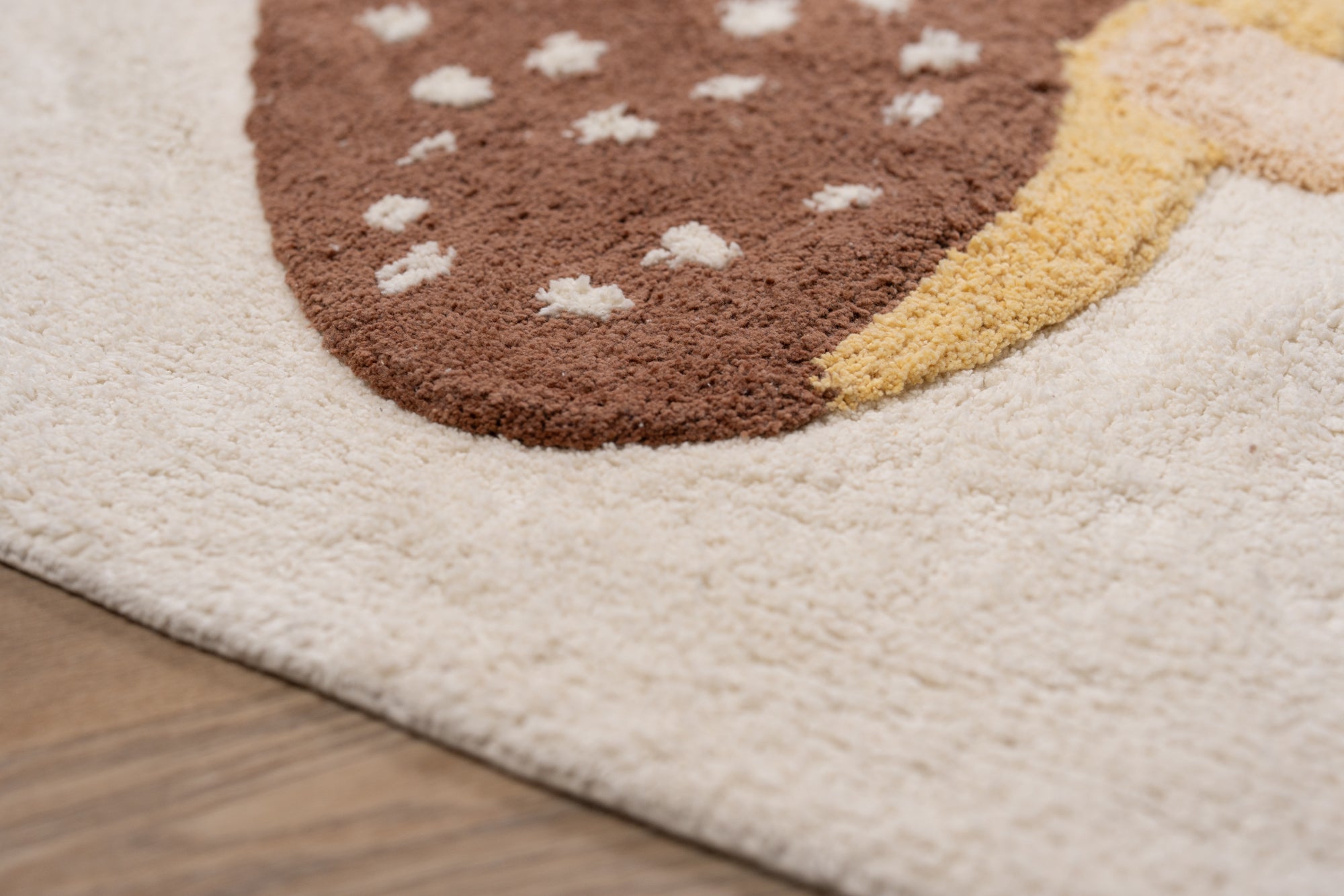 Beige vloerkleed met paddestoelmotief voor gezellige kinderkamer